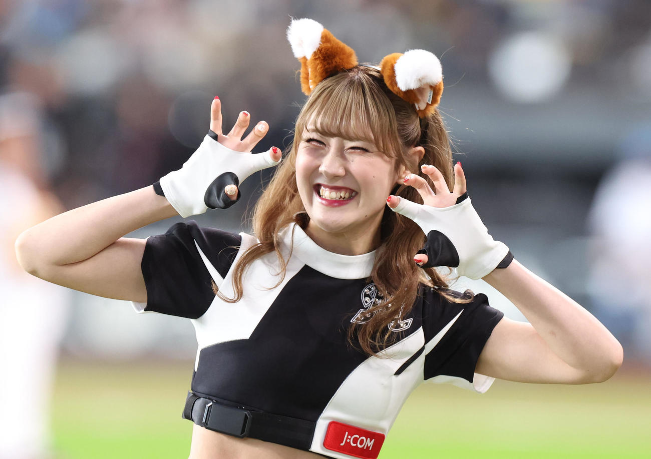 日本ハム対ロッテ　「きつねダンス」を踊るM☆Splash！！（撮影・佐藤翔太）