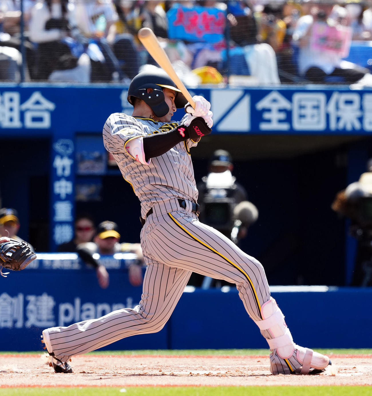 DeNA対阪神　2回表阪神1死一、二塁、中前に適時打を放つ木浪（撮影・たえ見朱実）