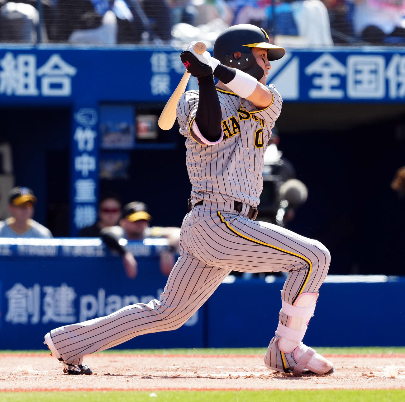 DeNA対阪神　2回表阪神1死一、二塁、中前に適時打を放つ木浪（撮影・たえ見朱実）