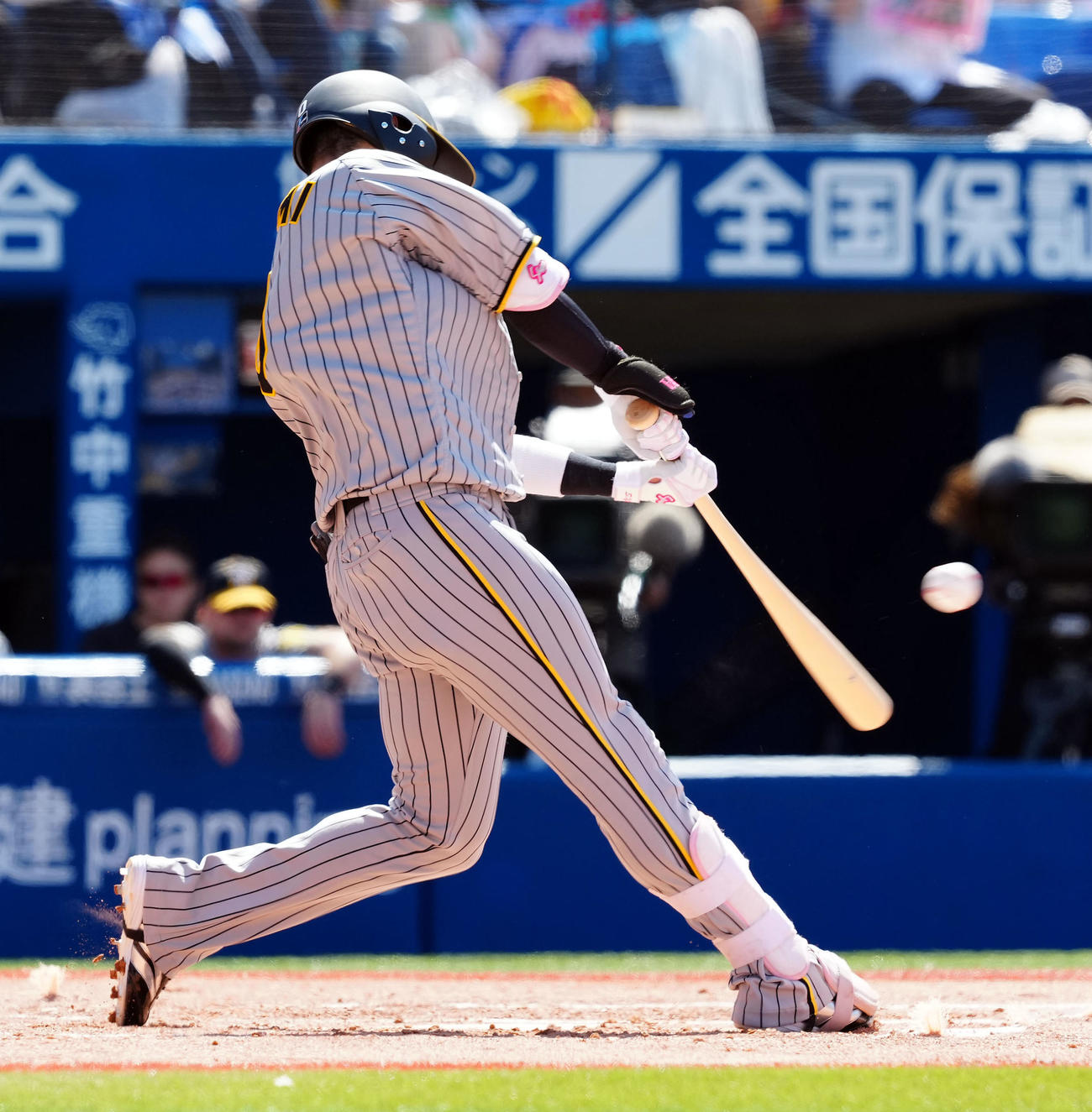 DeNA対阪神　2回表阪神1死一、二塁、中前に適時打を放つ木浪（撮影・たえ見朱実）