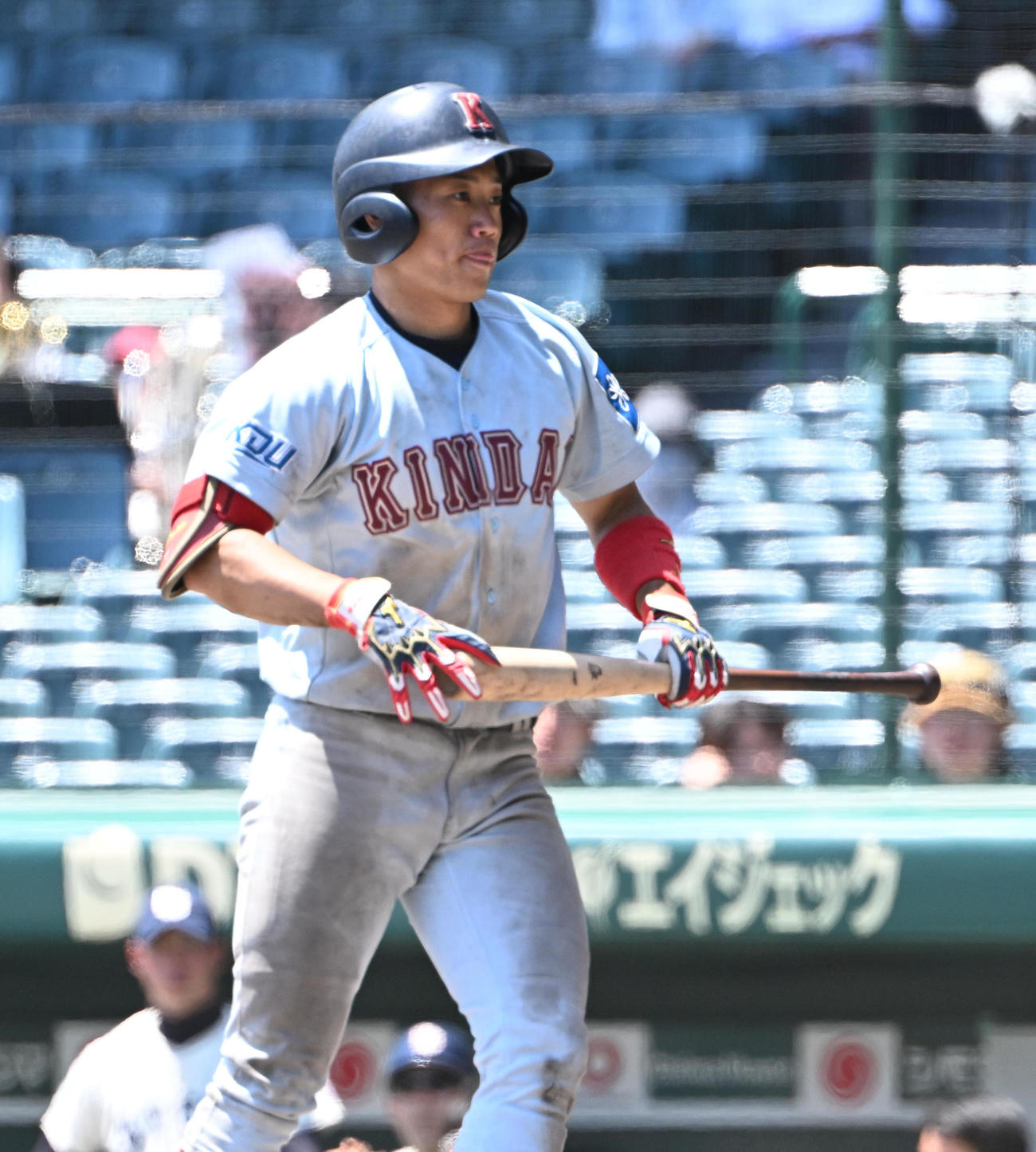 近大対京大　9回表近大無死一塁、四球を選ぶ勝田（撮影・和賀正仁）