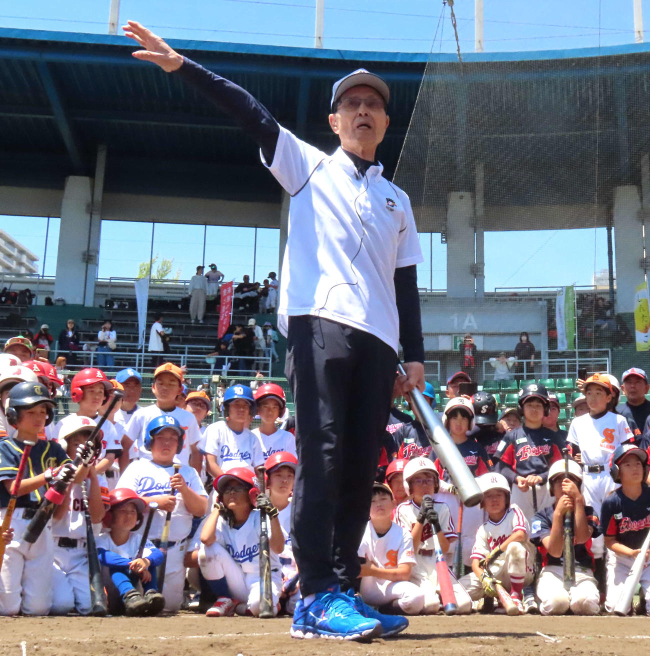 JA全農WCBF少年野球教室で打撃指導を行うソフトバンク王貞治球団会長（撮影・黒須亮）