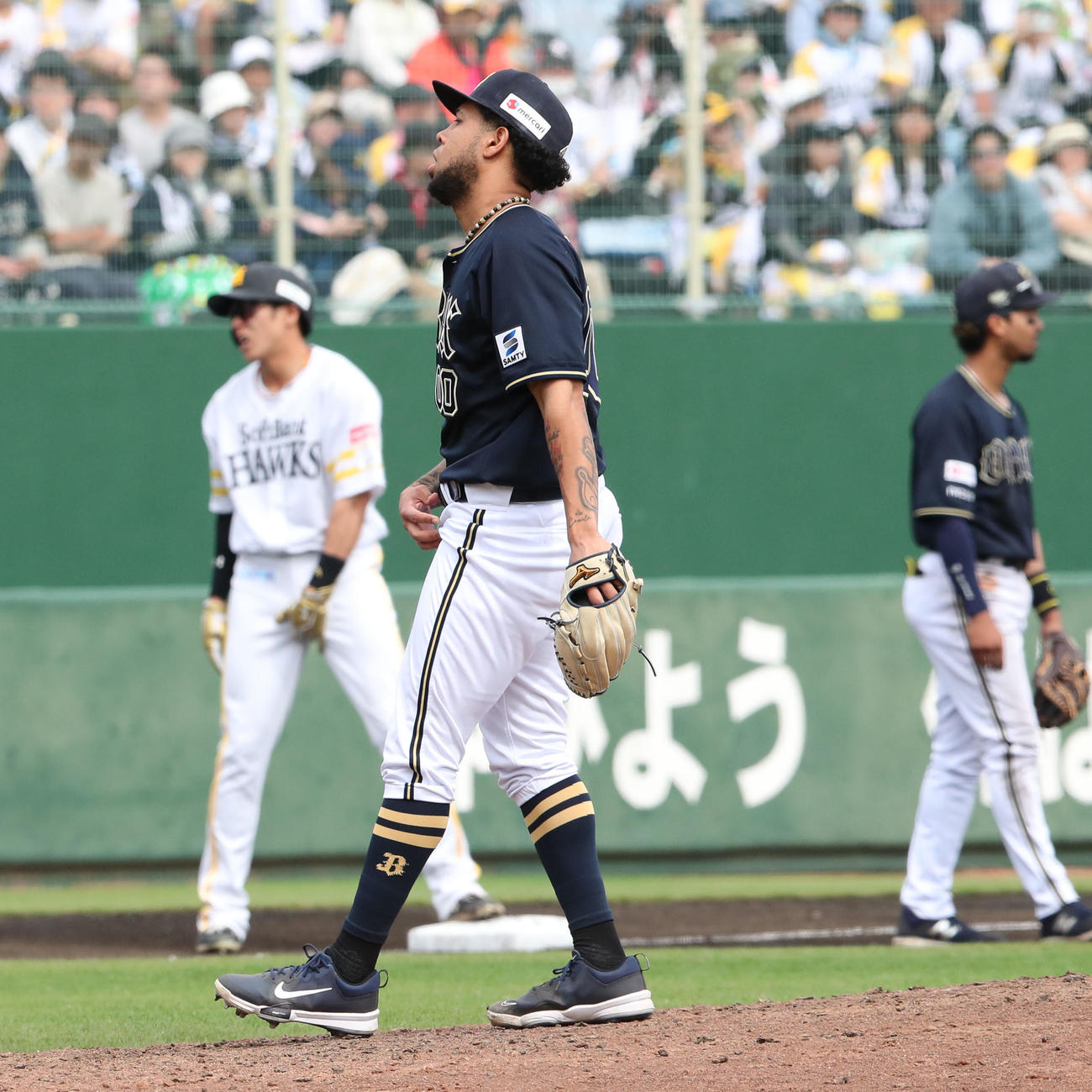 ソフトバンク対オリックス　6回裏ソフトバンク無死二塁、山川に中前安打を浴びたエスピノーザ（撮影・梅根麻紀）