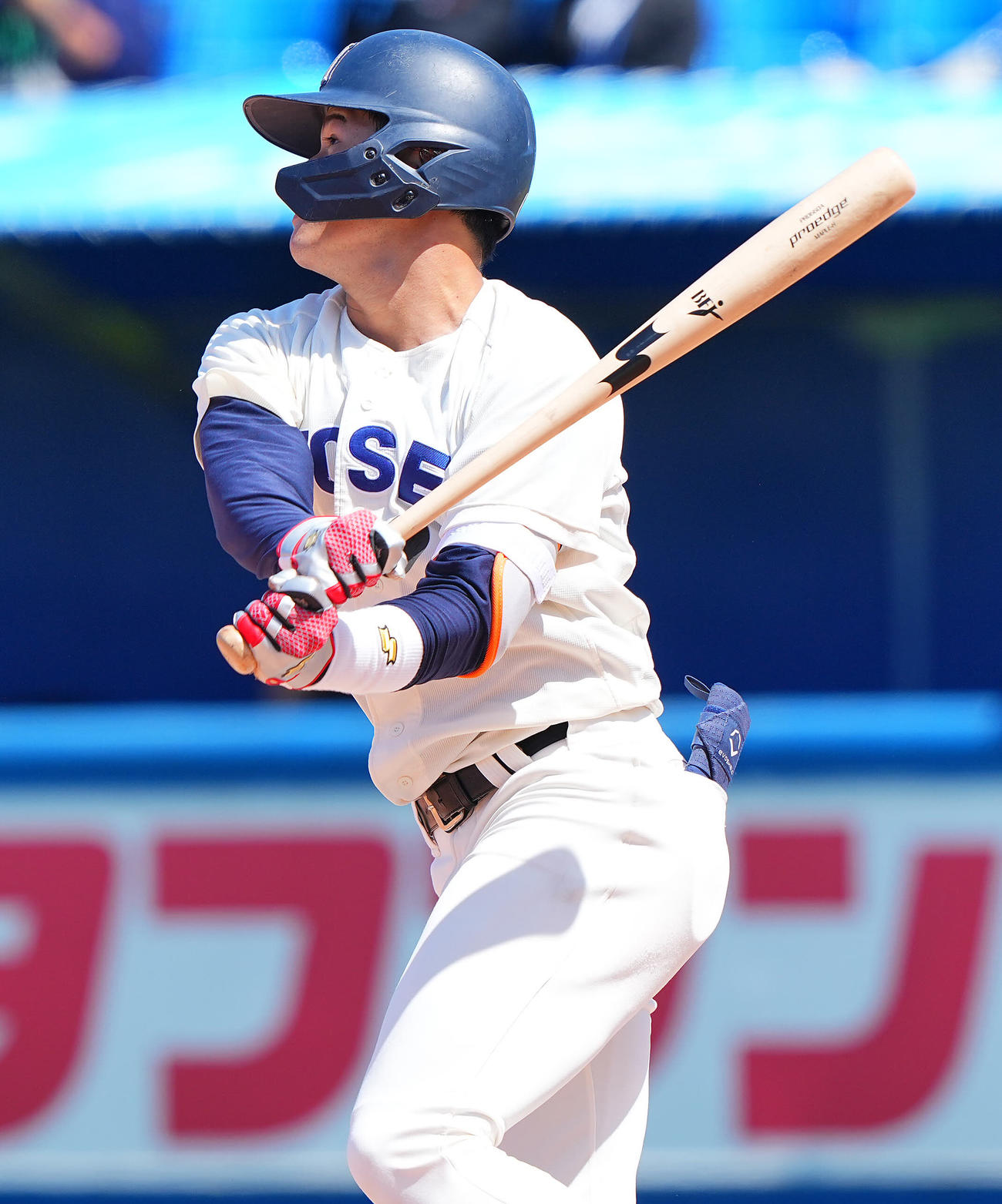 法大対東大　3回表法大1死二塁、適時二塁打を放つ武川（撮影・垰建太）