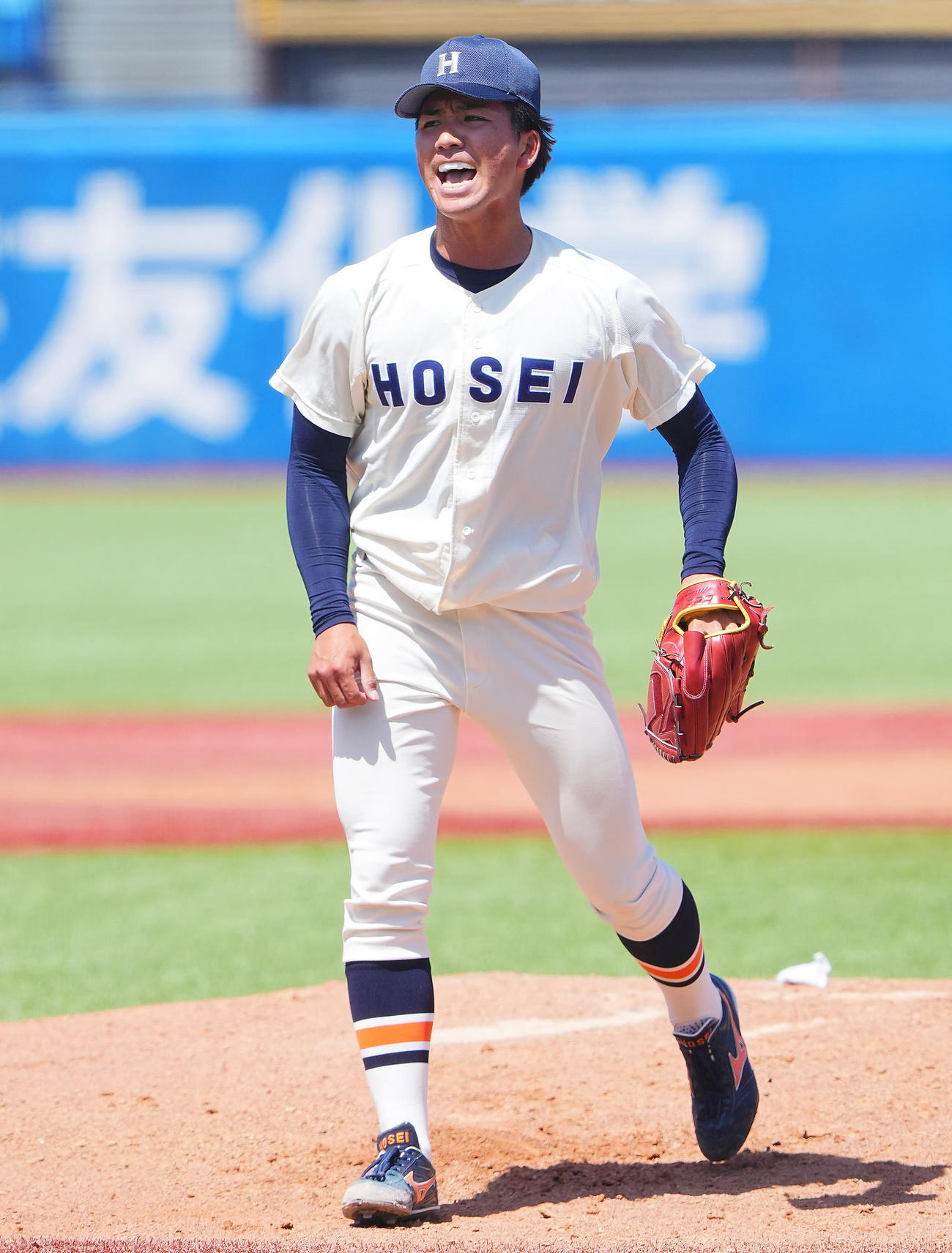 法大対東大　1回裏東大2死三塁、内田を三振に仕留め雄たけびを上げる篠木（撮影・垰建太）
