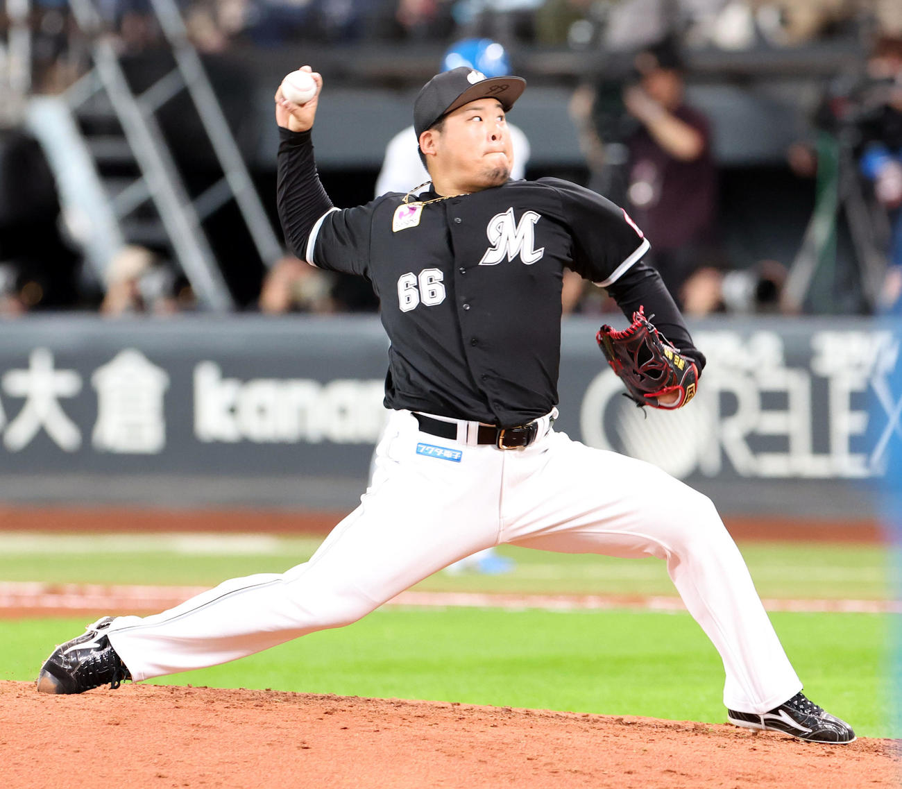 日本ハム対ロッテ　ロッテ3番手の沢田（撮影・佐藤翔太）