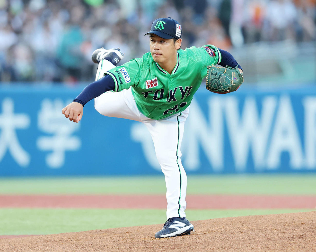 ヤクルト対巨人　力投するヤクルト先発の小川（撮影・鈴木正人）