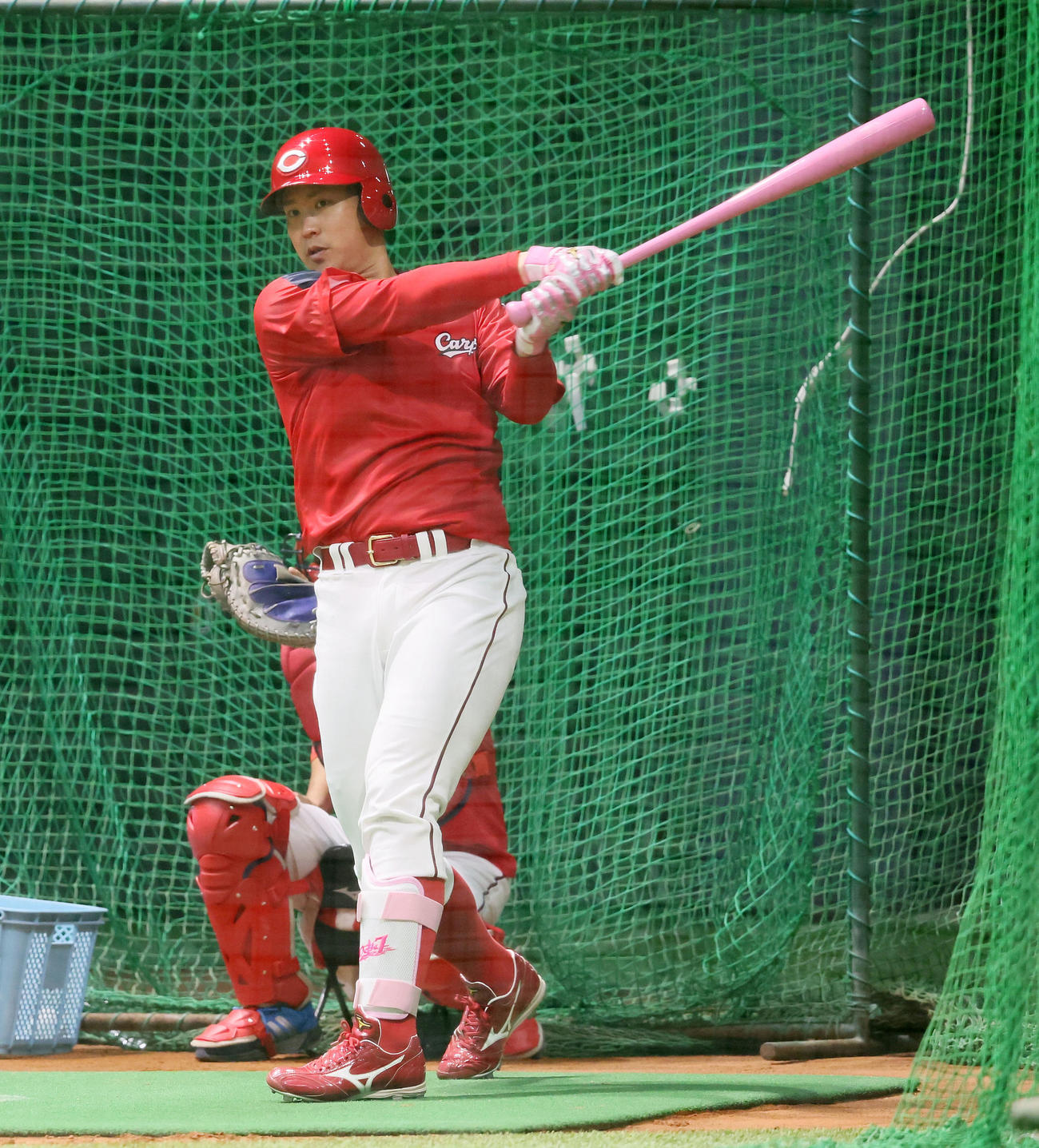 広島対中日　ピンクバットで打撃練習する堂林（撮影・加藤哉）
