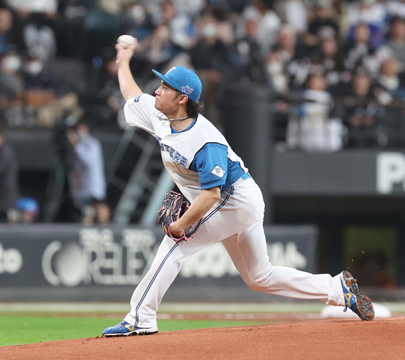 日本ハム対ロッテ　日本ハム先発の伊藤（撮影・黒川智章）