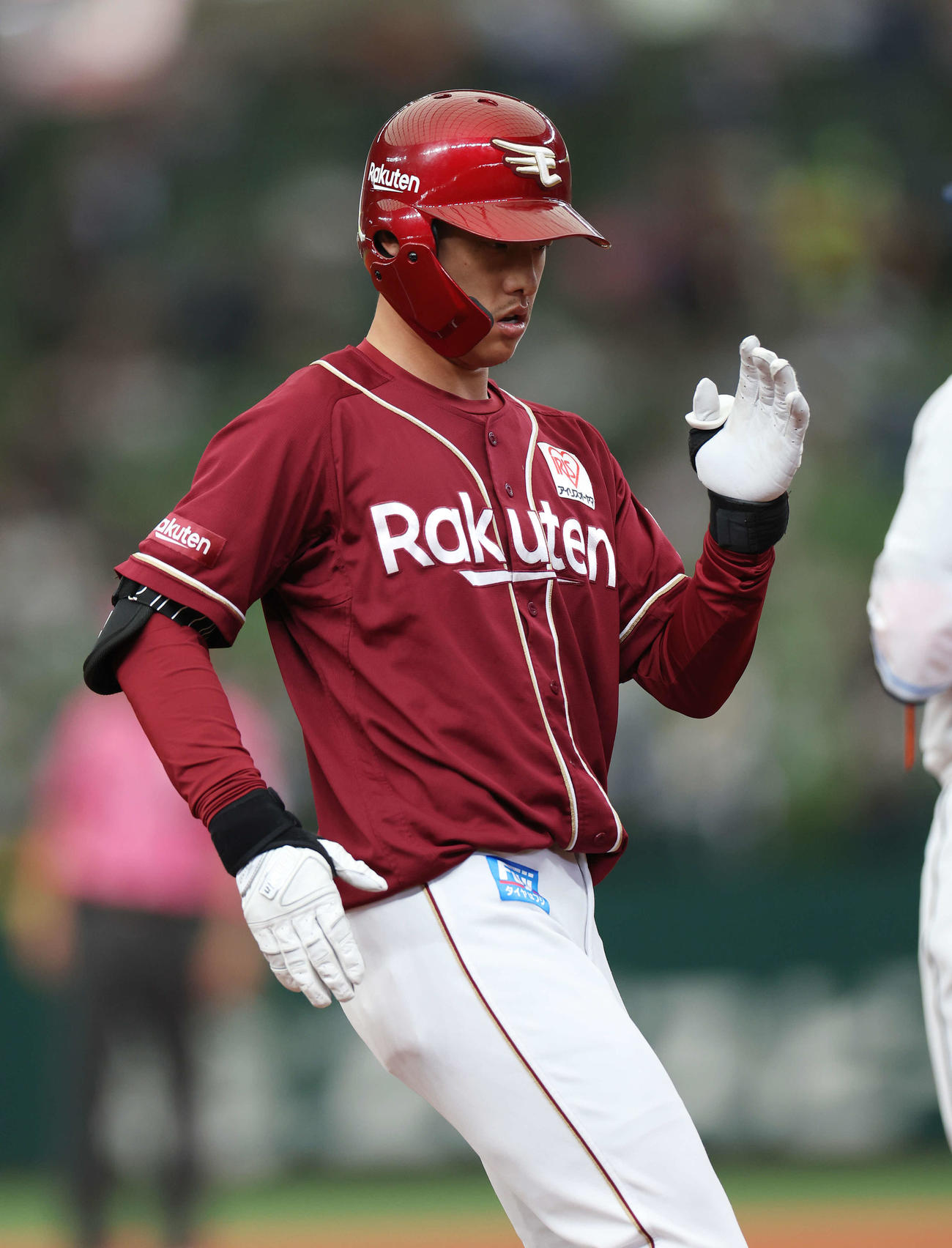 西武対楽天　2回表楽天2死二塁、中適時三塁打を放つ辰己（撮影・宮地輝）