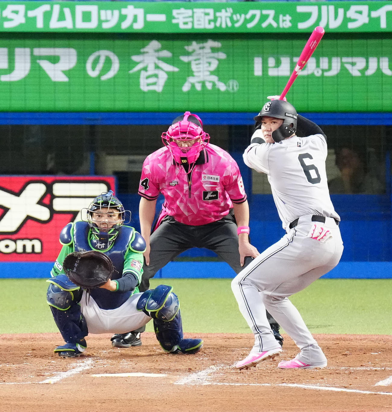 ヤクルト対巨人　2回表巨人無死、打席に立つ坂本（撮影・江口和貴）