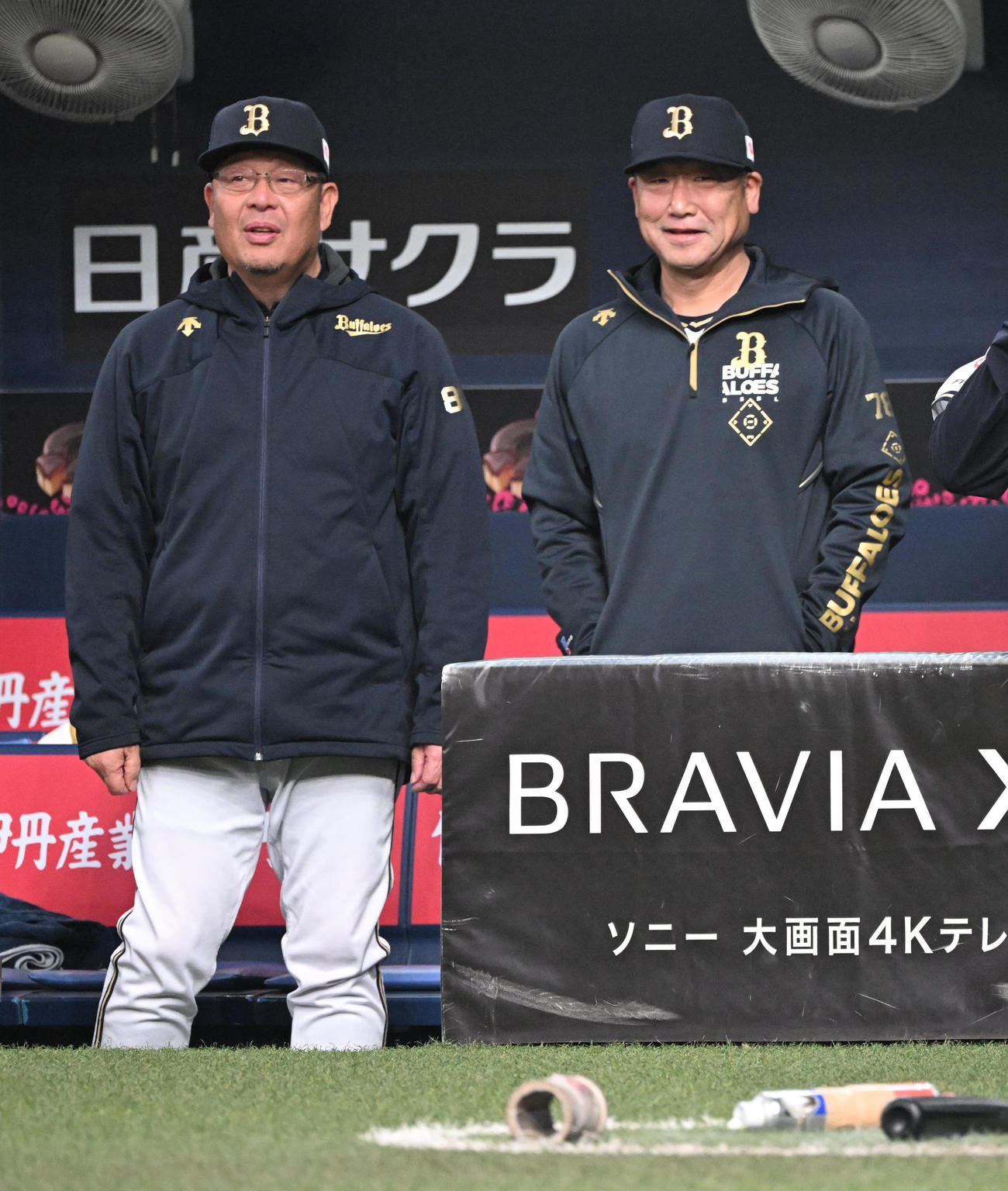 オリックス中嶋監督（右）と水本ヘッドコーチ（2024年3月9日撮影）