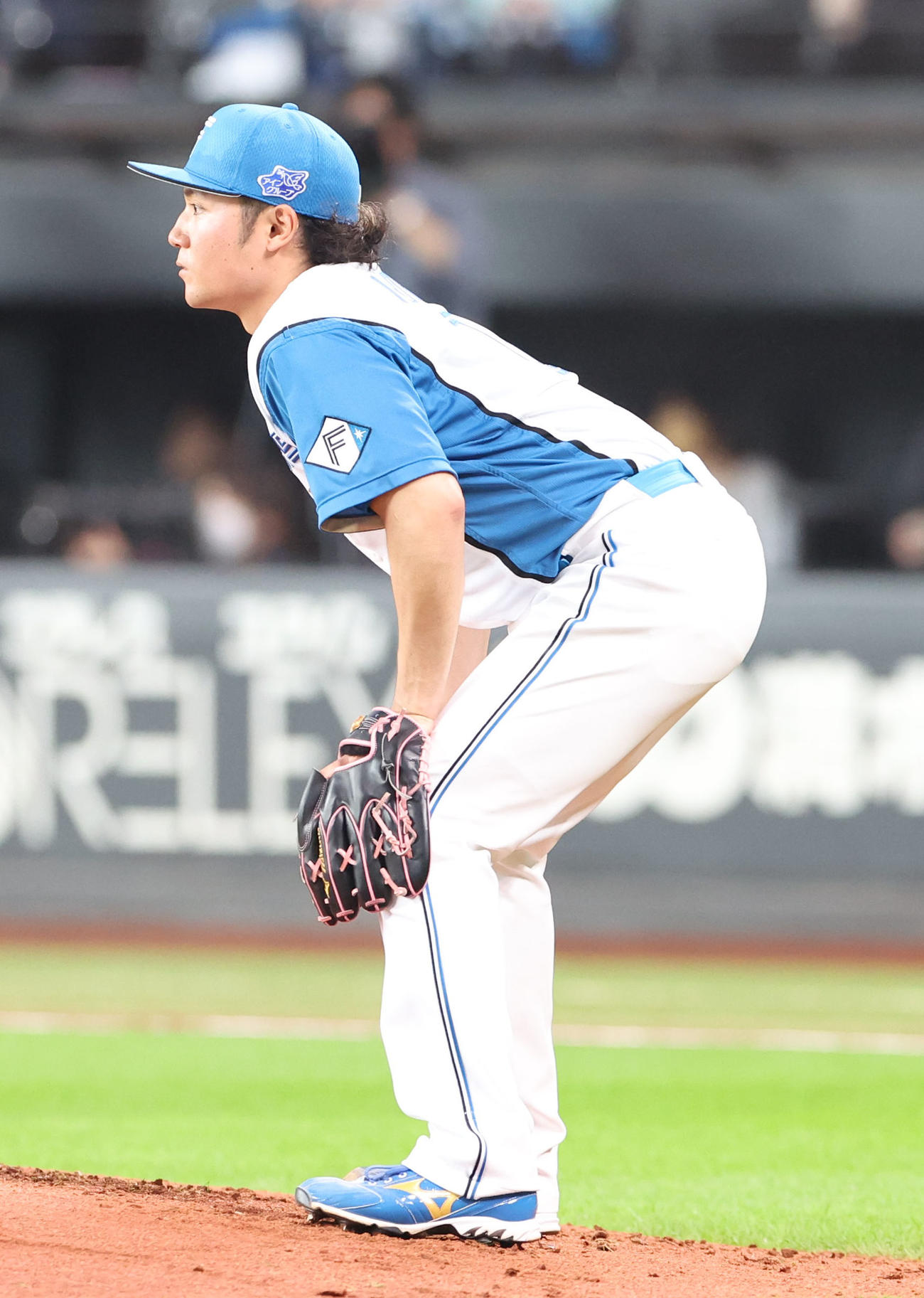 日本ハム対ロッテ　4回表ロッテ2死一、三塁、藤岡に中前適時打を浴びる伊藤（撮影・佐藤翔太）