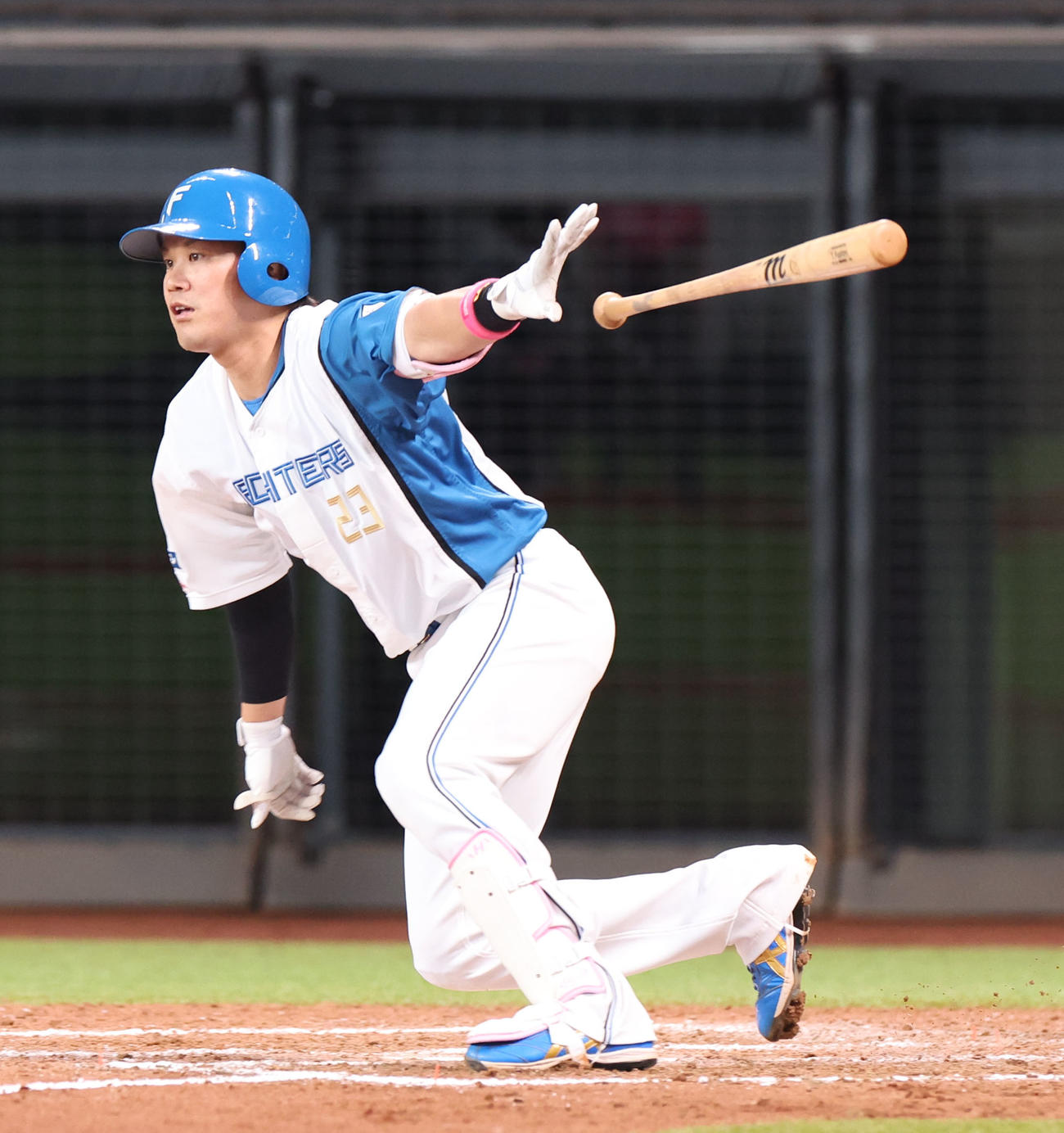 日本ハム対ロッテ　9回裏日本ハム1死満塁、伏見は同点となる左前適時打を放つ（撮影・佐藤翔太）
