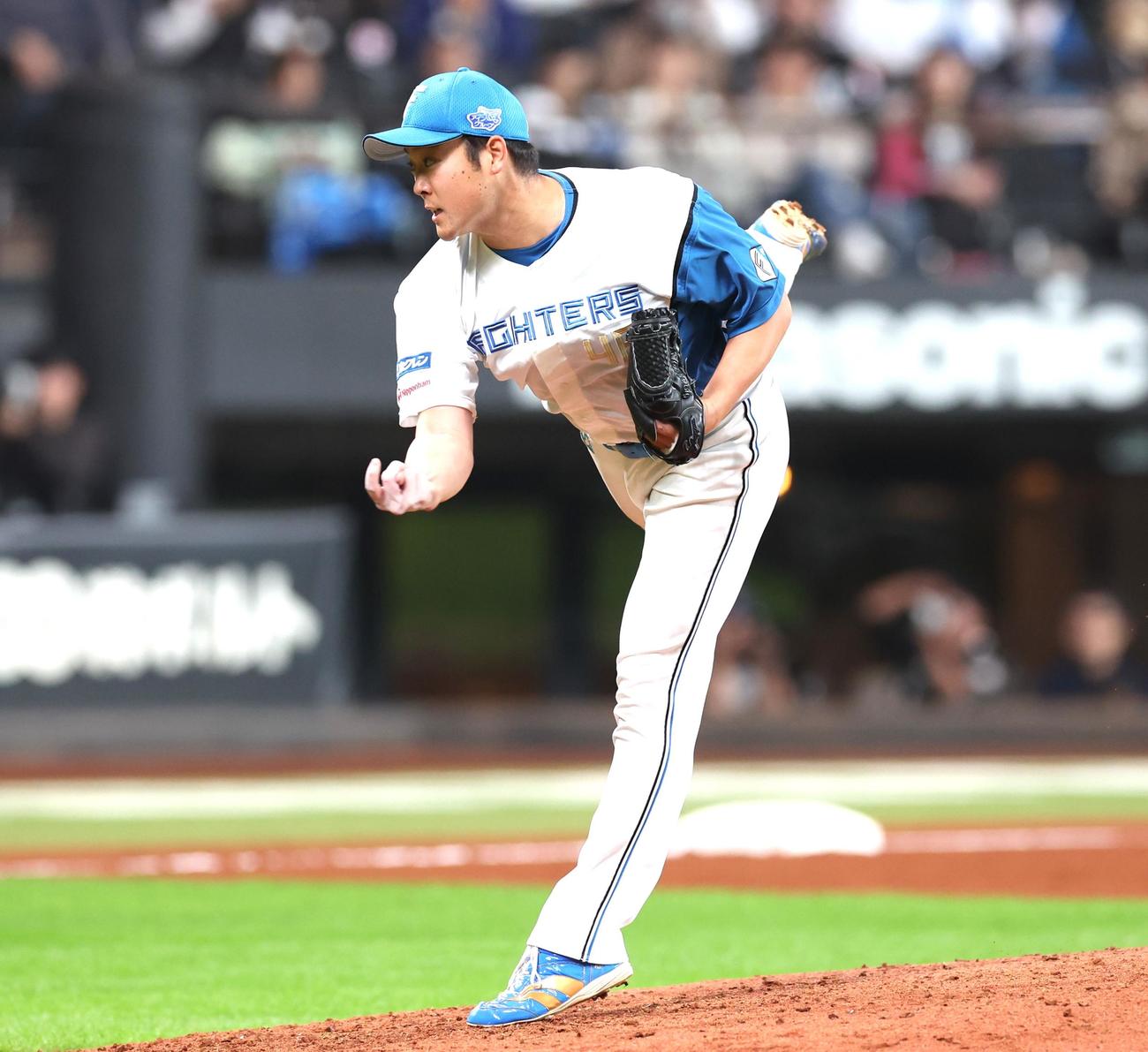 日本ハム対ロッテ　9回に登板の斎藤（撮影・黒川智章）