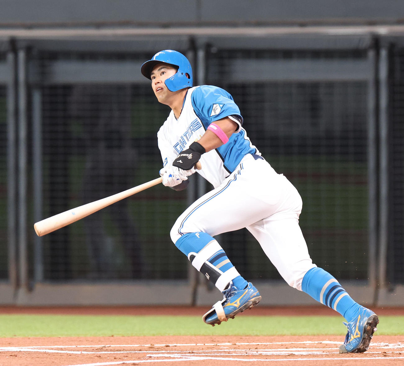 日本ハム対ロッテ　1回裏日本ハム無死、今川は二塁打を放つ（撮影・佐藤翔太）