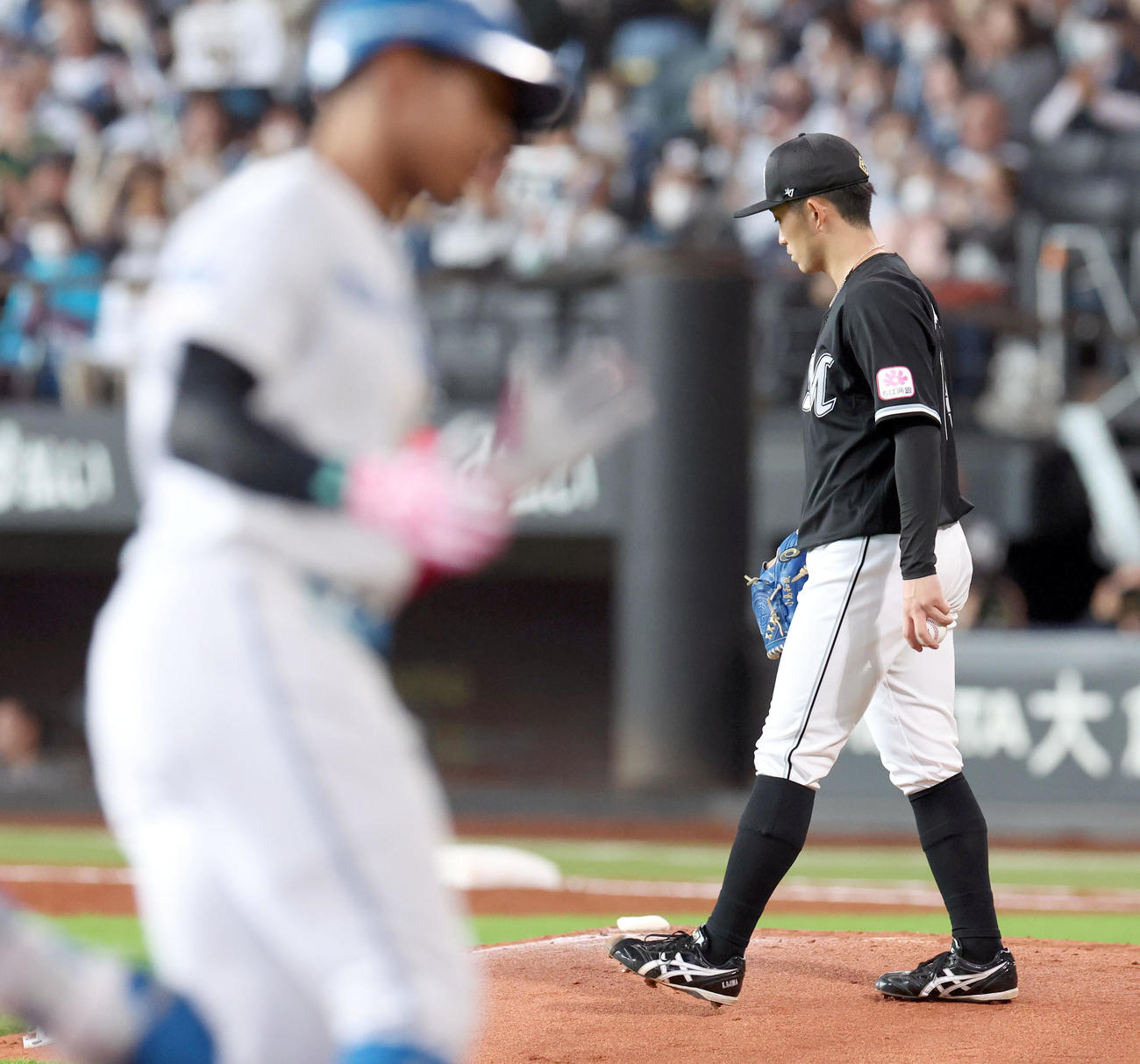 日本ハム対ロッテ　2回裏日本ハム1死、万波に左越え本塁打を浴びる小島（撮影・佐藤翔太）