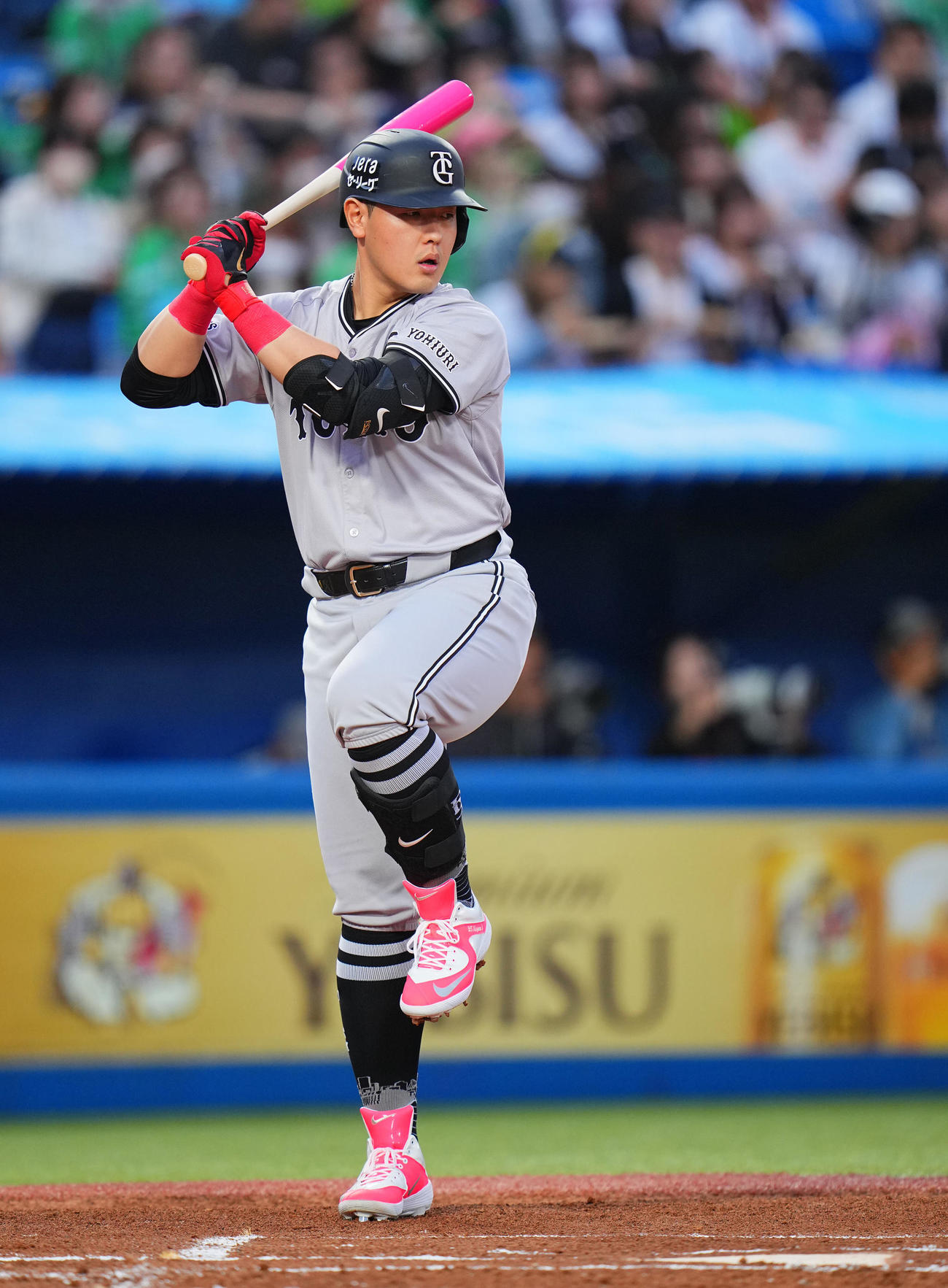 ヤクルト対巨人　1回表巨人2死二塁、打席に入る岡本（撮影・垰建太）