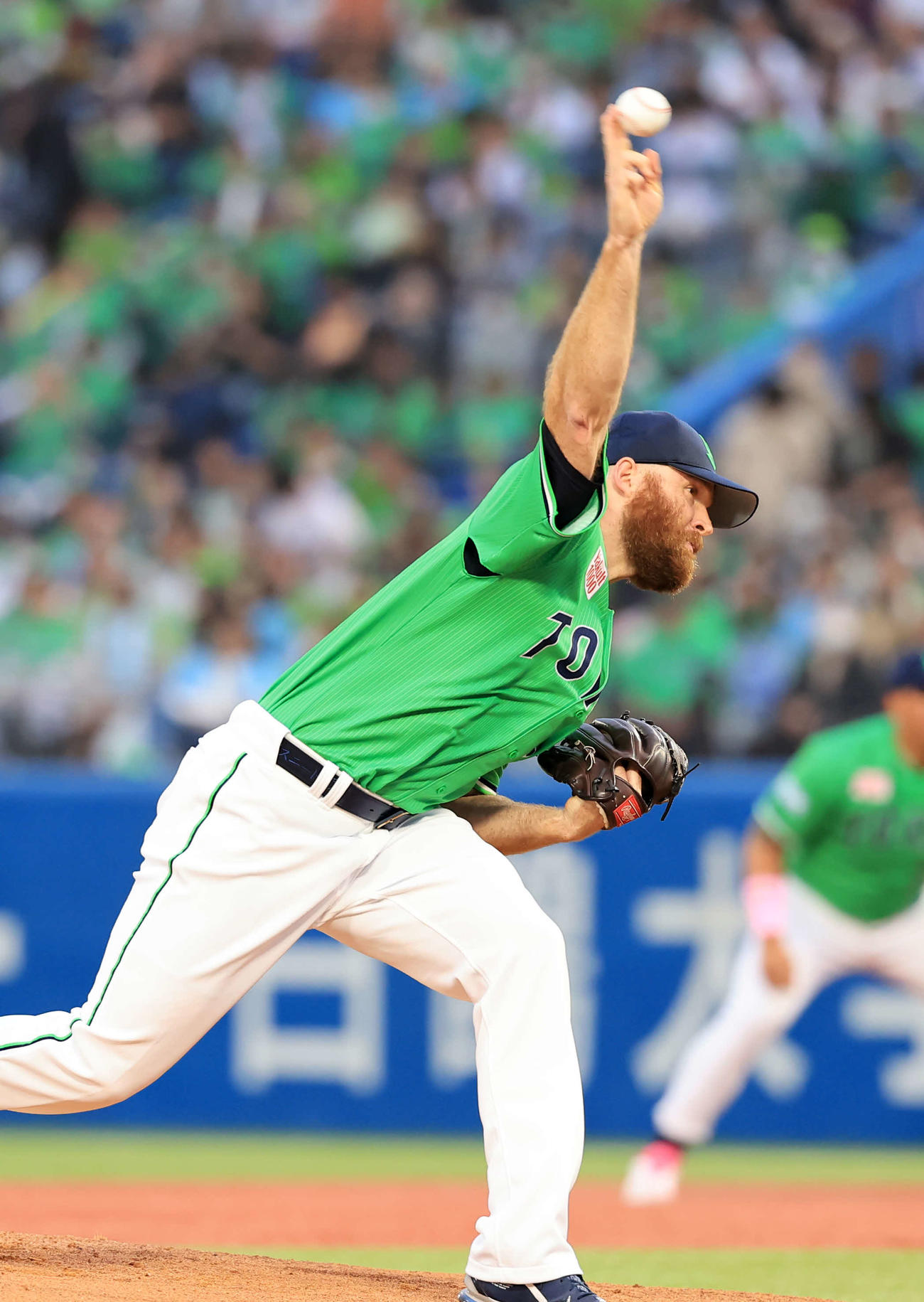 ヤクルト対巨人　力投するヤクルト先発のサイスニード（撮影・浅見桂子）