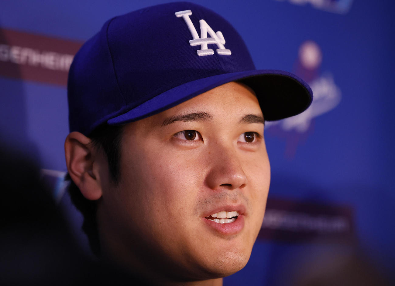 パドレス対ドジャース　試合前、囲み取材に応じるドジャース大谷（撮影・藤尾明華）