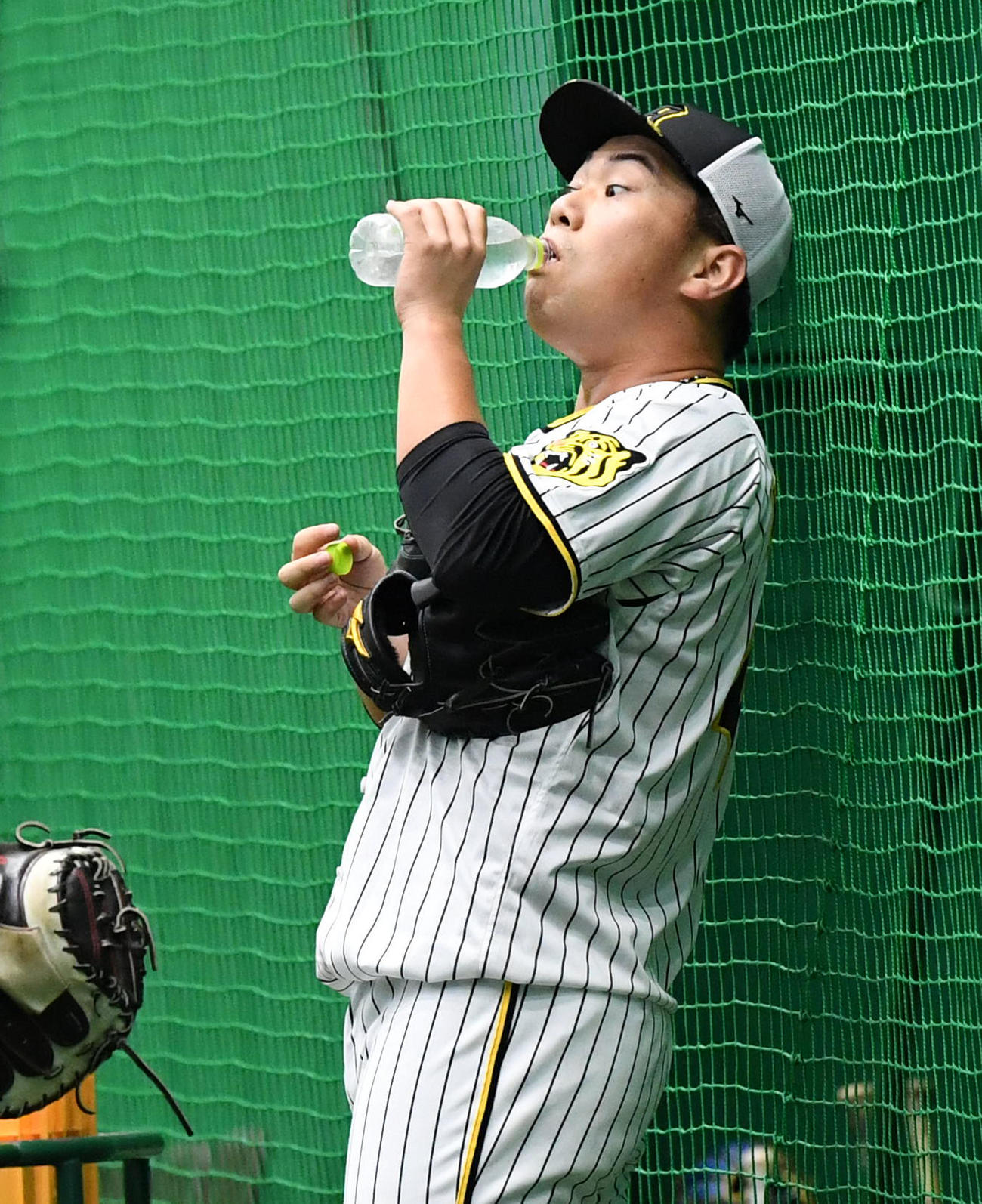 水分を補給する桐敷（撮影・前岡正明）