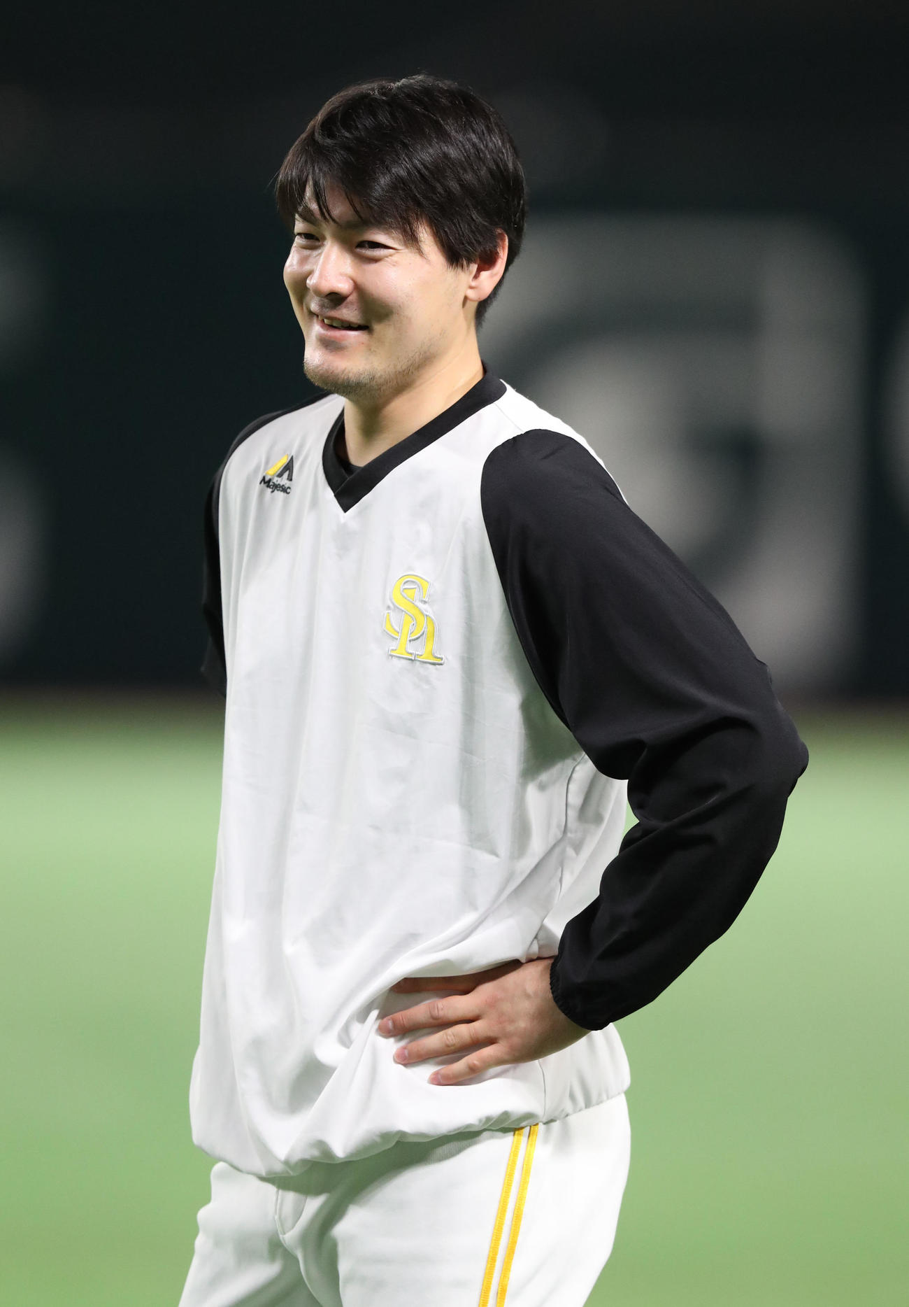 リラックスした表情の有原（撮影・梅根麻紀）