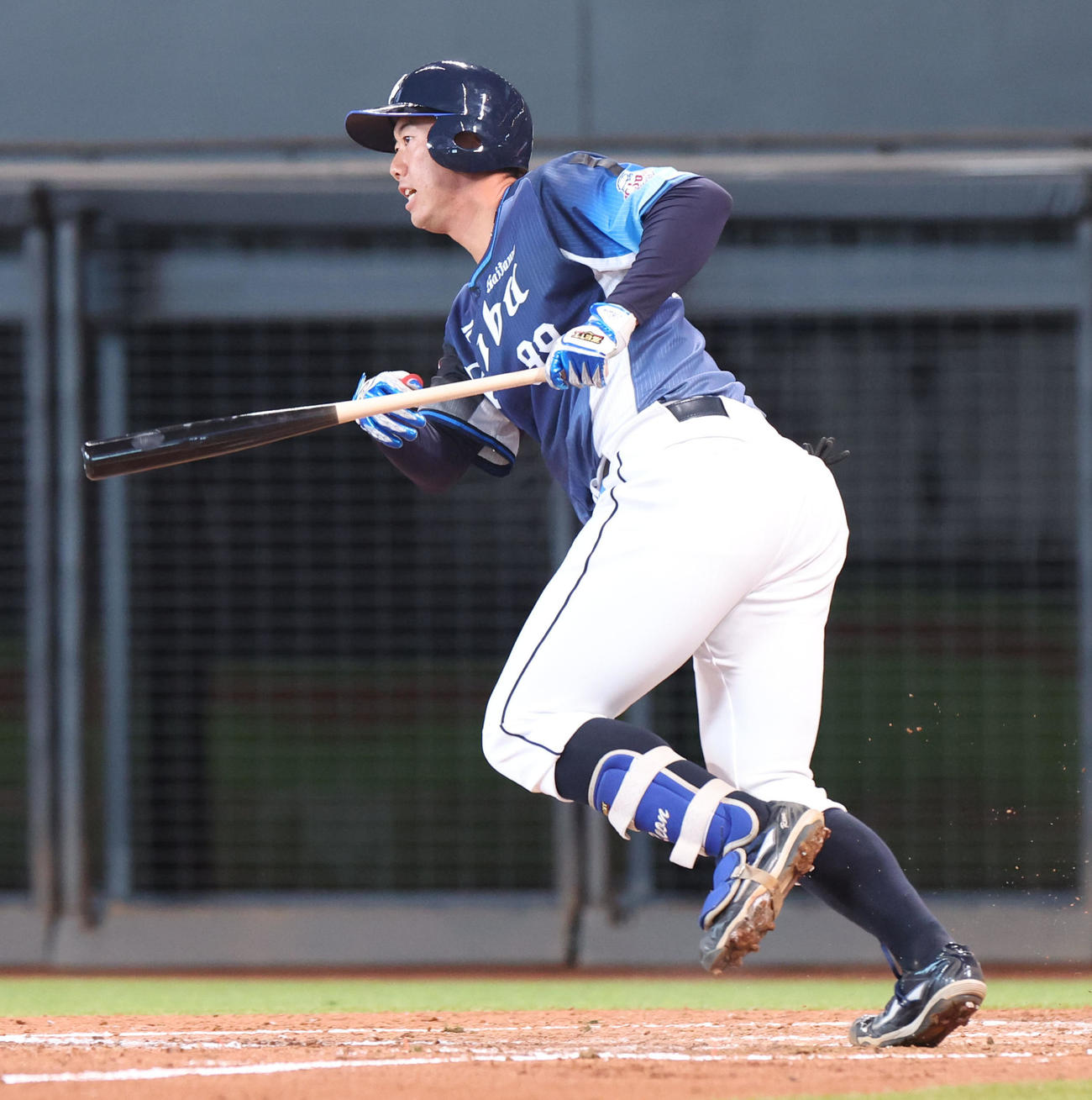 日本ハム対西武　4回表西武2死一、二塁、村田は中前適時打を放つ（撮影・佐藤翔太）