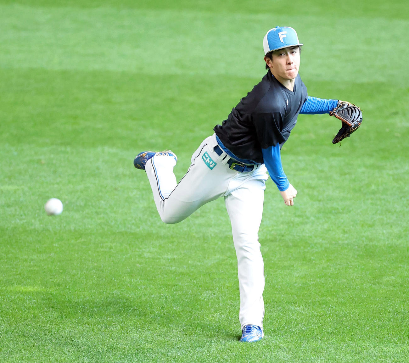 日本ハム対西武　投球練習をする日本ハム北山（撮影・佐藤翔太）