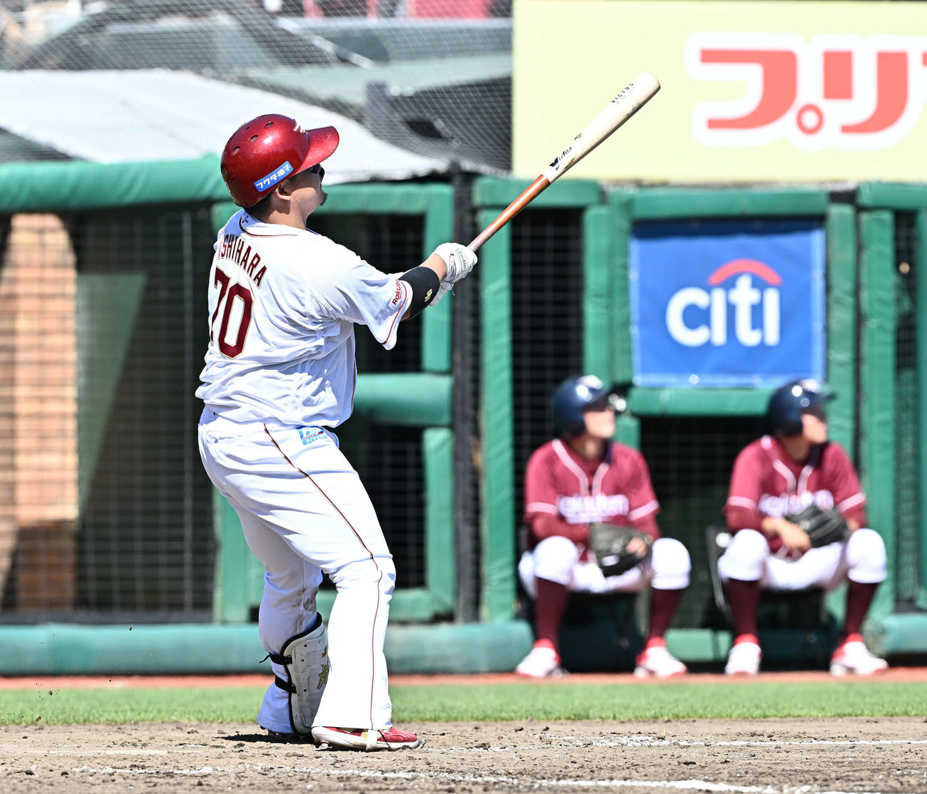 楽天対ソフトバンク　4回裏楽天2死一塁、石原は左越え2点本塁打を放つ（撮影・滝沢徹郎）