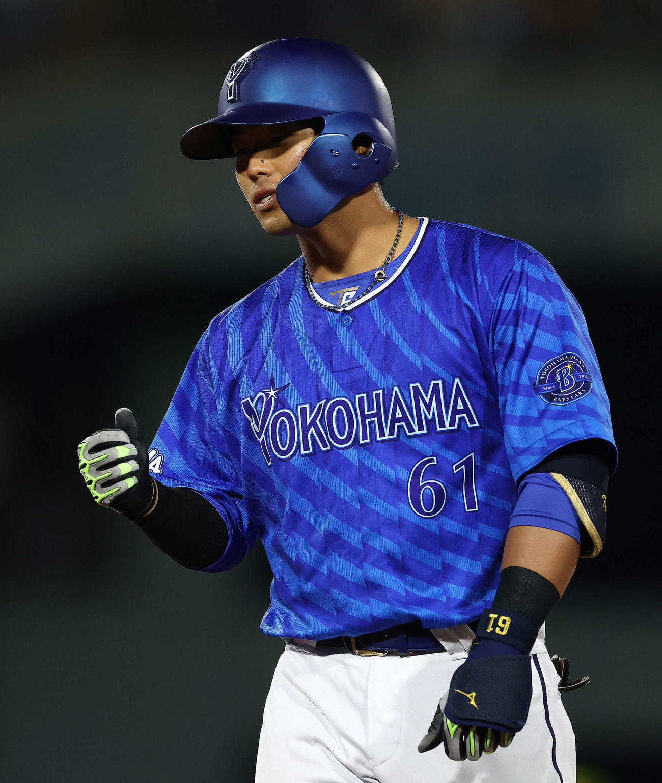 巨人対DeNA 5回表DeNA1死二塁、左前適時打で出塁する蝦名（撮影・河田真司）