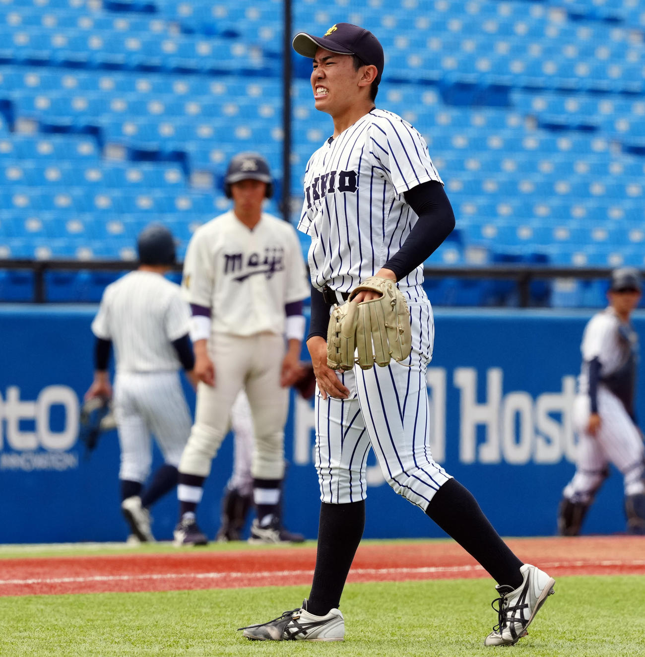 立大対明大　2回途中で降板する立大の先発大越（撮影・たえ見朱実）