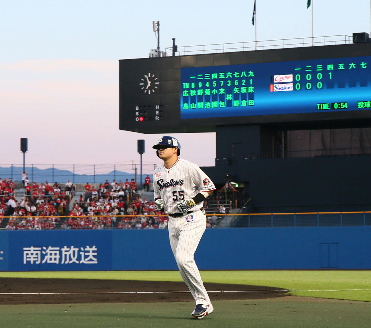 ヤクルト対広島　4回裏ヤクルト1死、村上は二ゴロに倒れる（撮影・上山淳一）