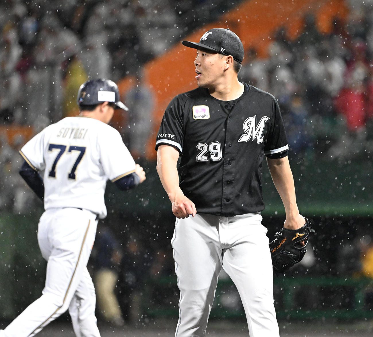 オリックス対ロッテ　5回を1失点でしのぎベンチに戻るロッテ西野（撮影・和賀正仁）