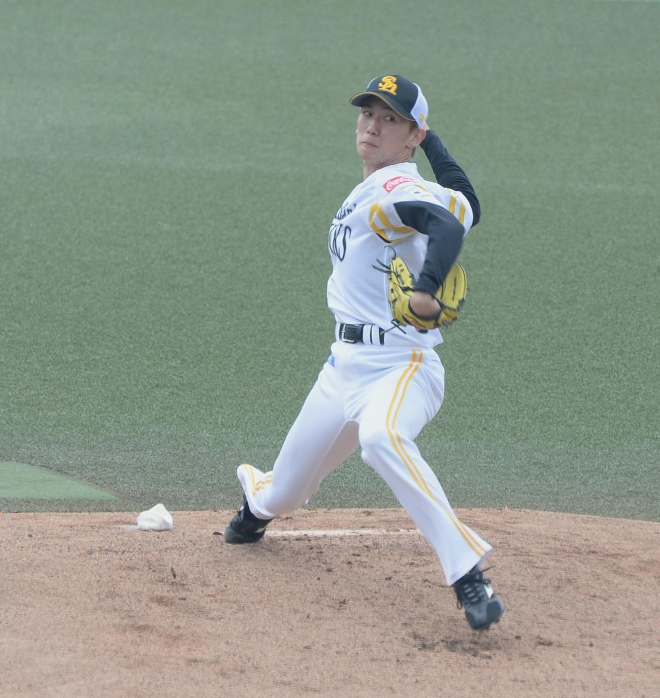 ライブBPに登板したソフトバンク大津（撮影・佐藤究）