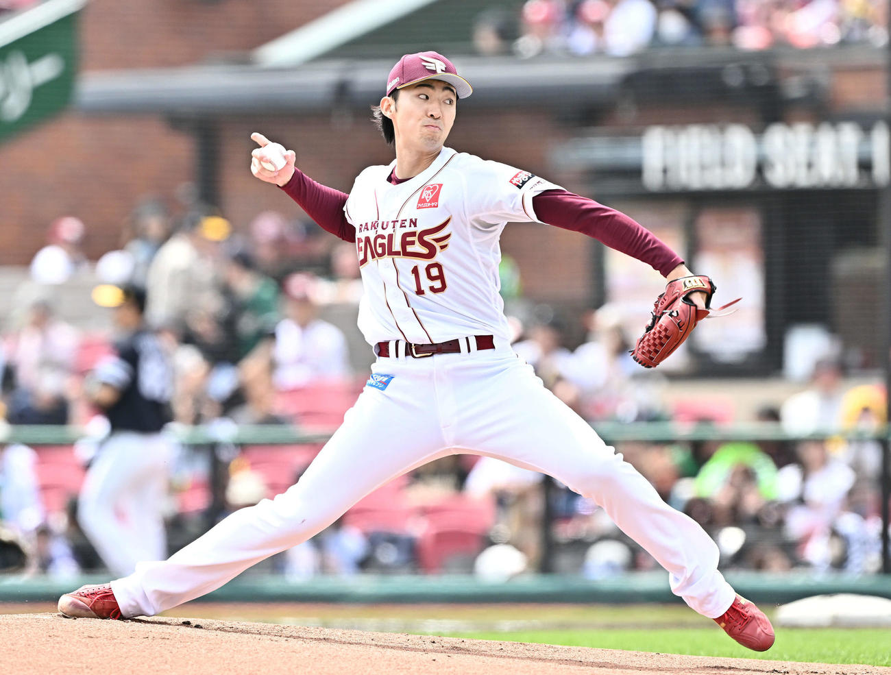 楽天対ソフトバンク　楽天先発の荘司（撮影・滝沢徹郎）