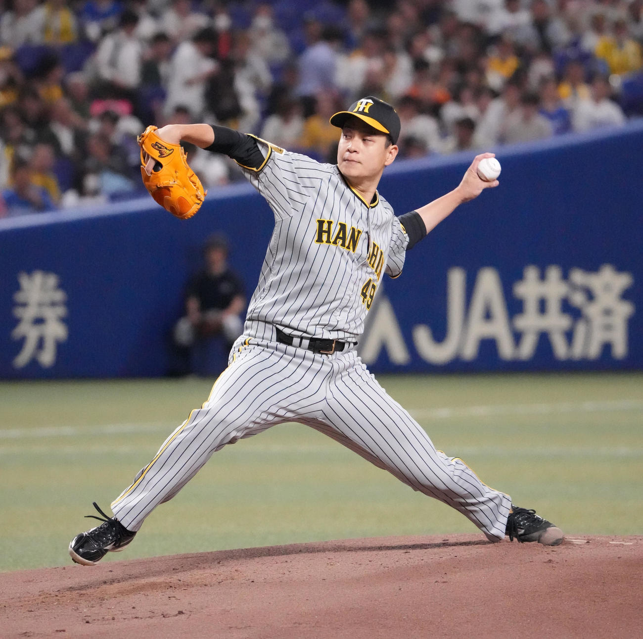 中日対阪神　1回裏、登板する阪神先発の大竹（撮影・森本幸一）