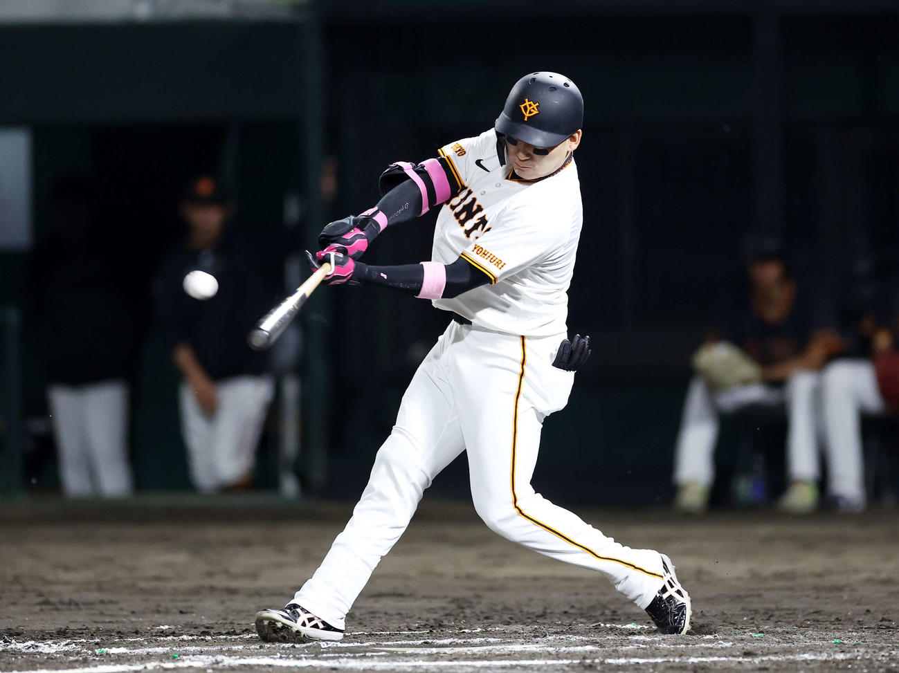 巨人対DeNA 7回裏巨人1死二塁、丸は右越え2点本塁打を放つ（撮影・鈴木正人）