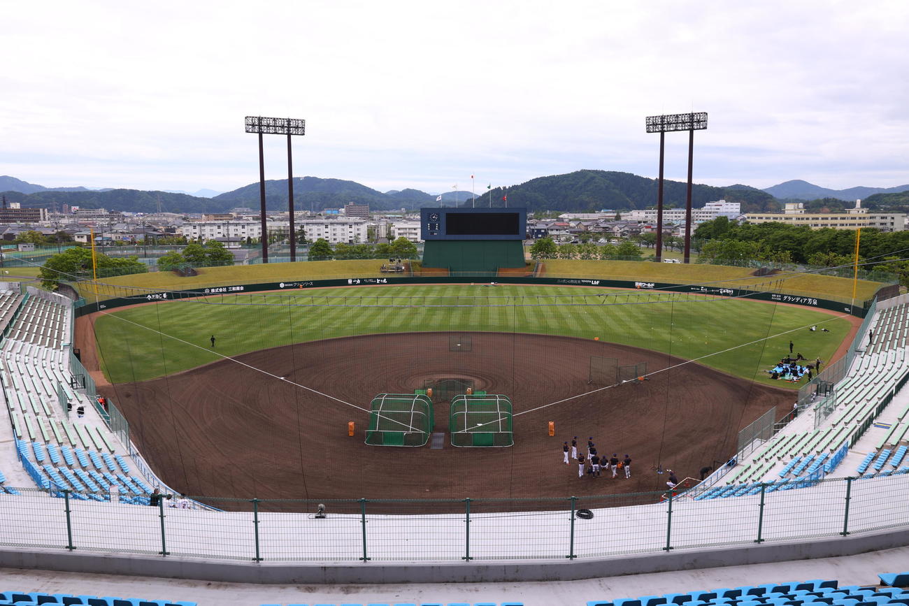巨人対DeNA　セーレン・ドリームスタジアム（福井県営球場）（撮影・河田真司）