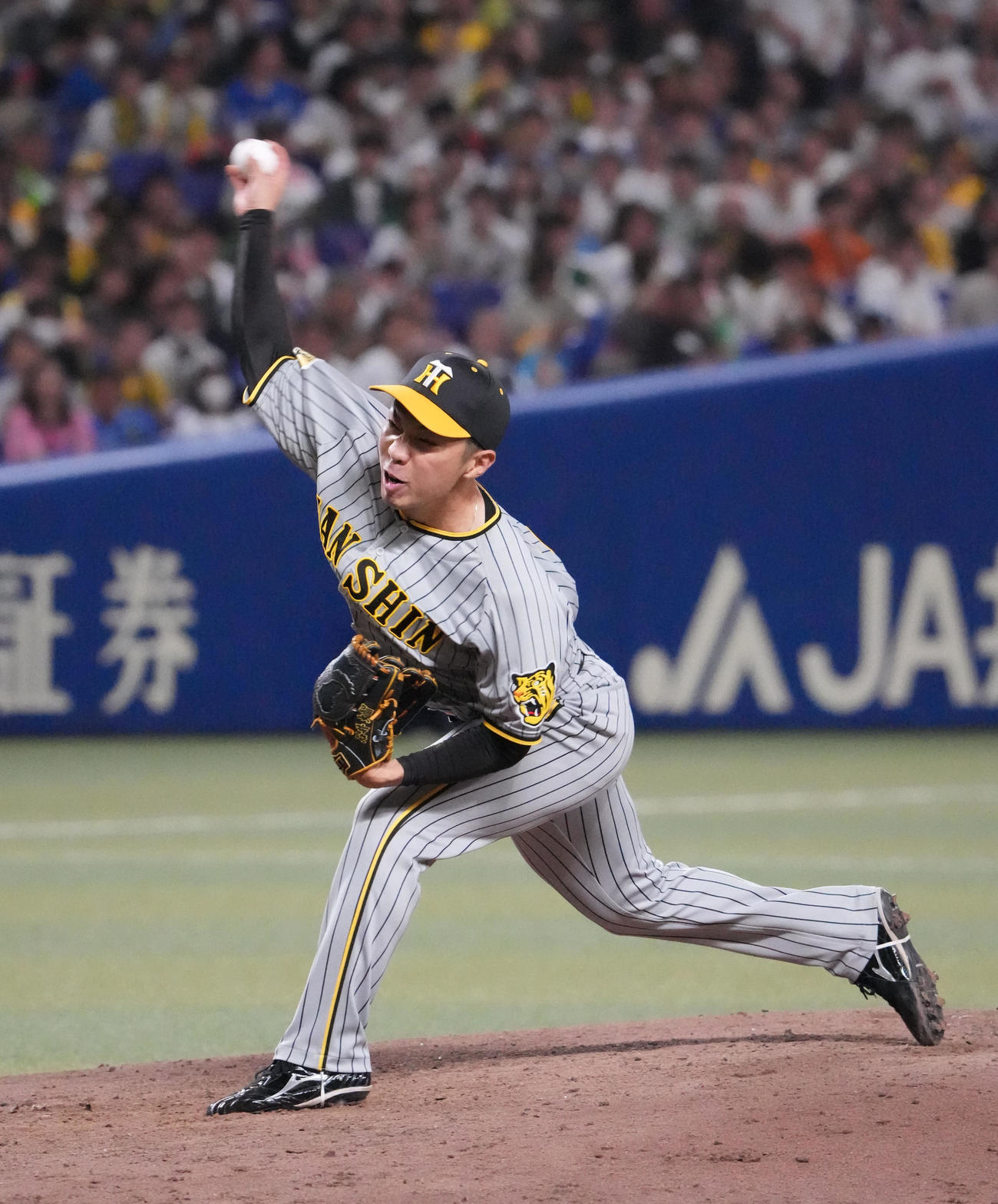 中日対阪神　9回裏、阪神3番手で登板する石井（撮影・森本幸一）