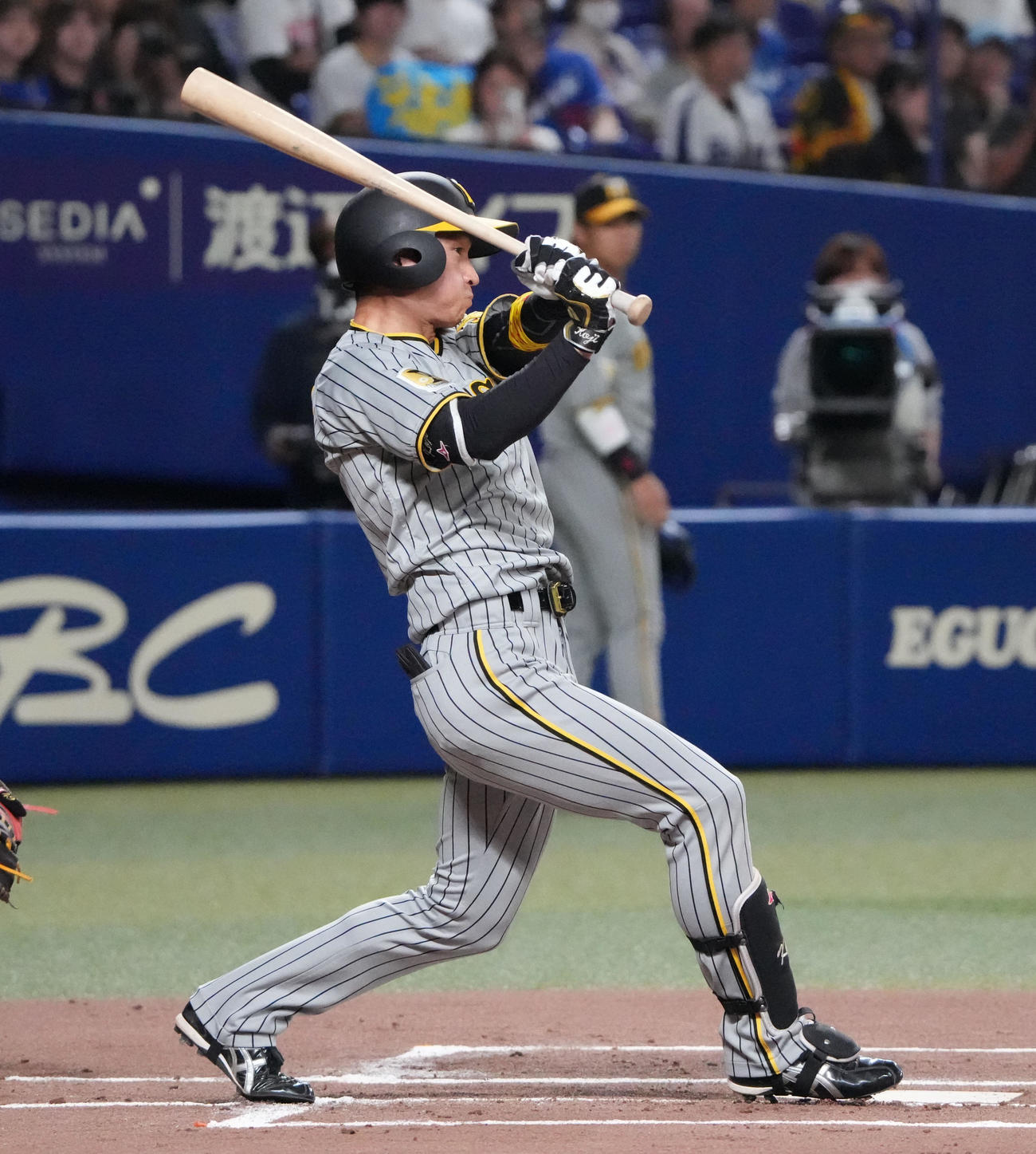 中日対阪神　1回表阪神2死、右前打を放つ近本（撮影・森本幸一）