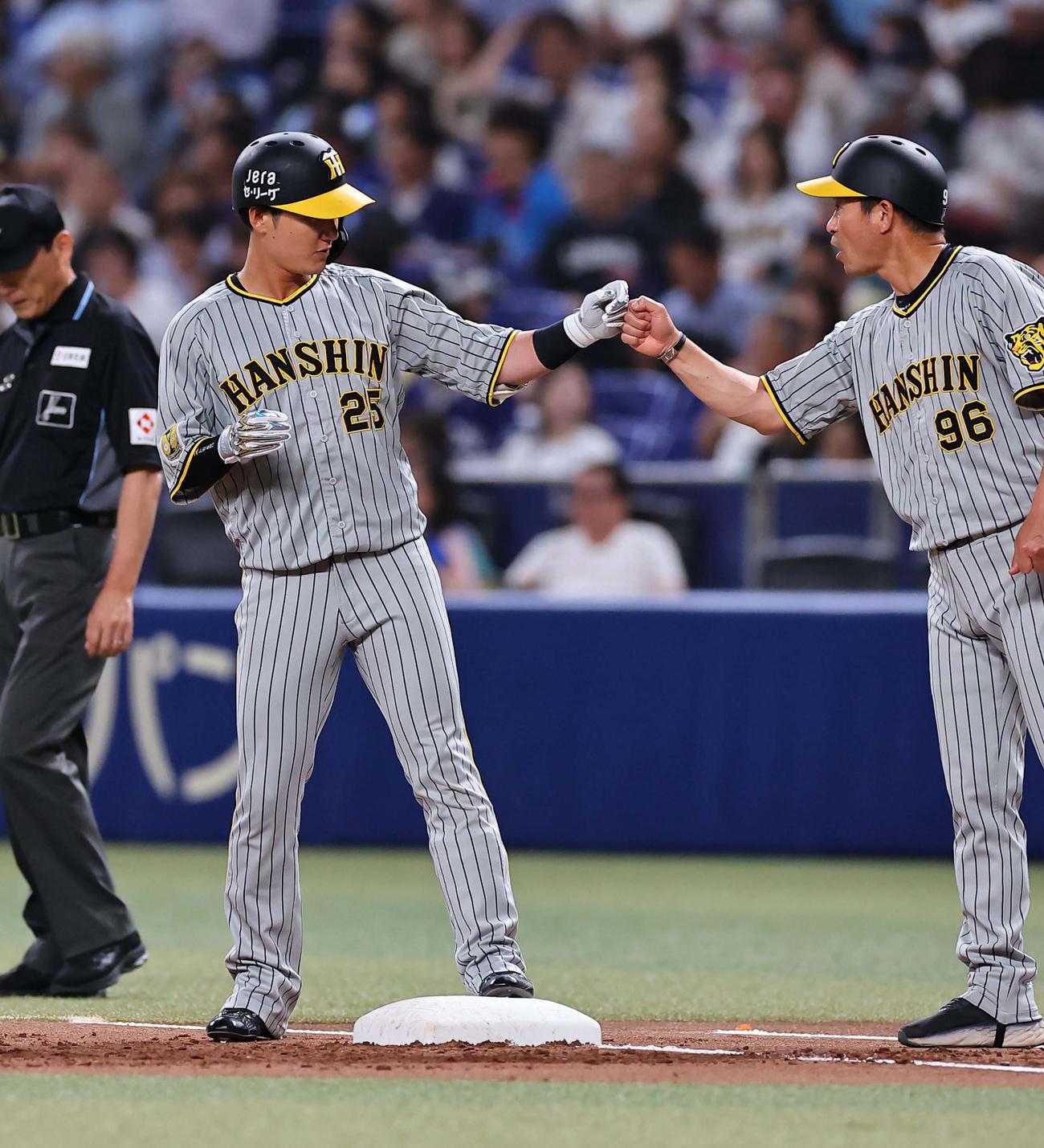 阪神対中日　2回表阪神1死、渡辺は中前打を放つ（撮影・上田博志）