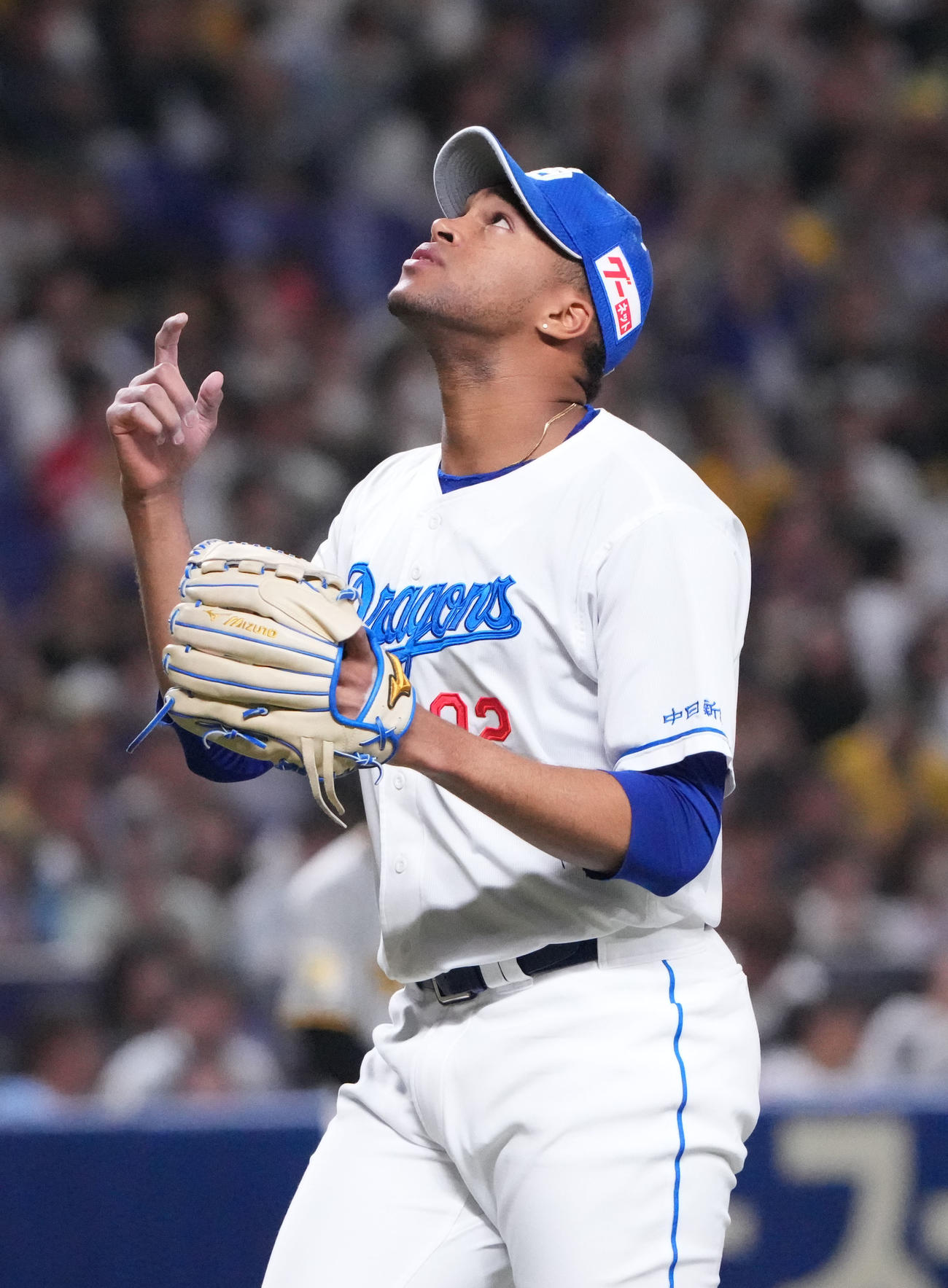 中日対阪神　9回表終了、ピンチをしのぎ、ベンチへ戻るマルティネス（撮影・森本幸一）