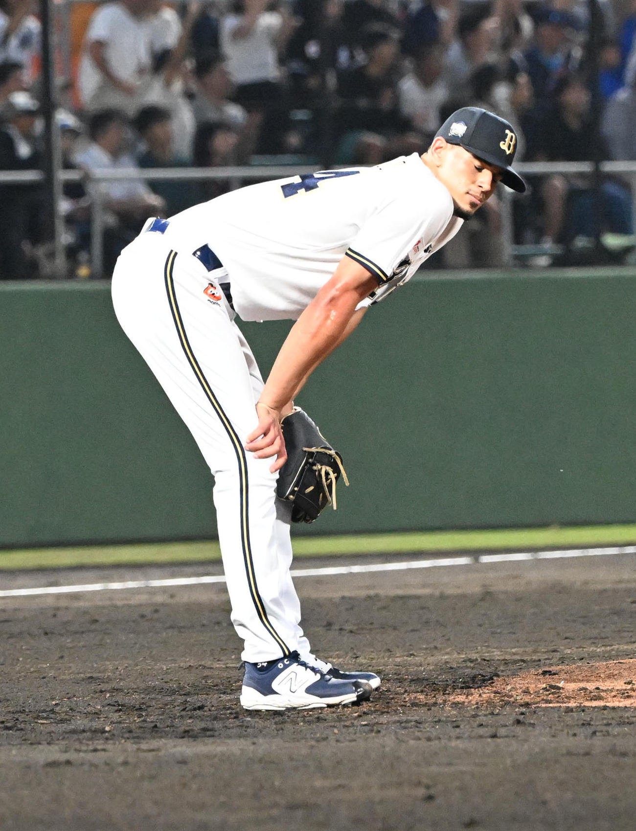 オリックス対ロッテ　4回表ロッテ無死、ポランコにソロ本塁打を浴びたカスティーヨ（撮影・和賀正仁）