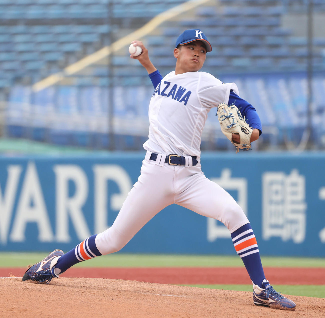 駒大対国学院大　先発した駒大・鯉川（撮影・柴田隆二）