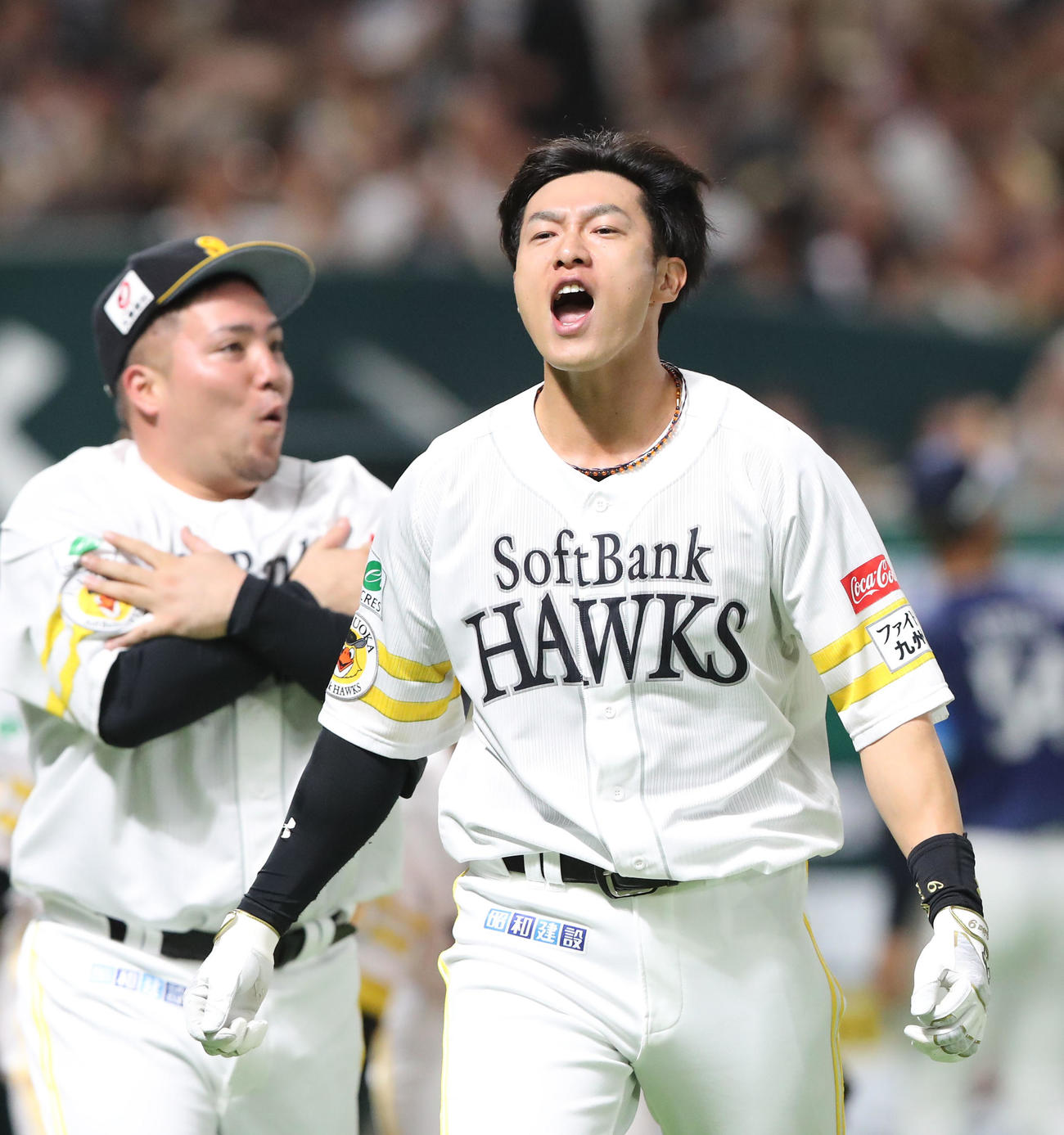 4月29日ソフトバンク対西武　9回裏ソフトバンク2死一、二塁、柳田は右中間に逆転サヨナラ3点本塁打を放ち歓喜の表情
