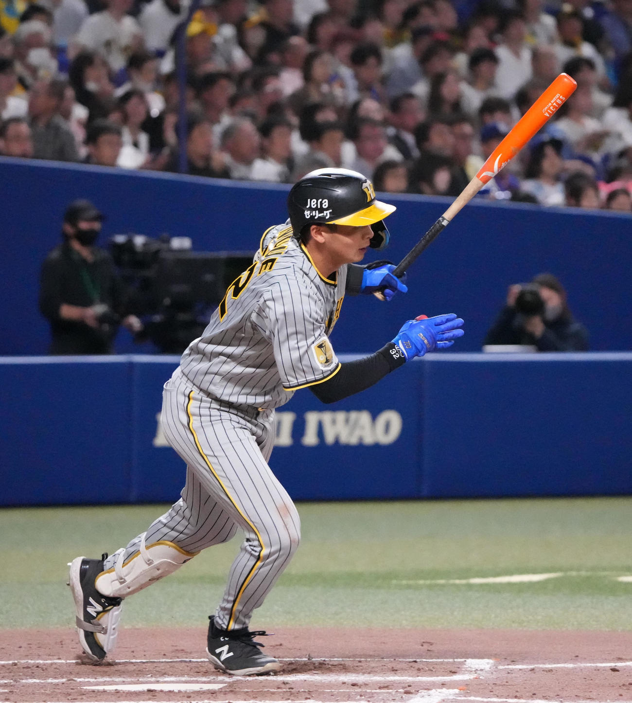 中日対阪神　3回表阪神無死、右前打を放つ井上（撮影・森本幸一）
