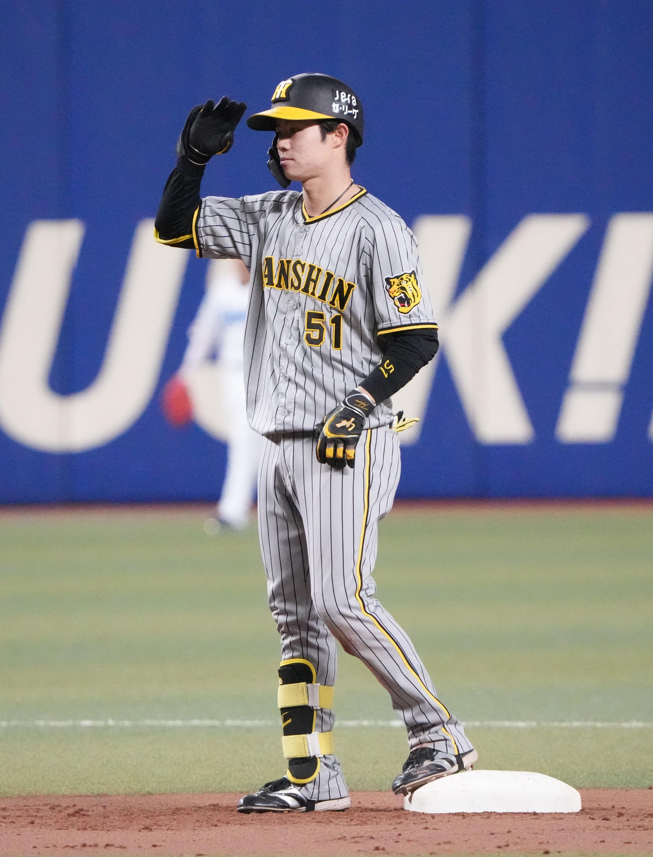 中日対阪神　4回表阪神1死満塁、中2点適時二塁打を放った中野（撮影・森本幸一）
