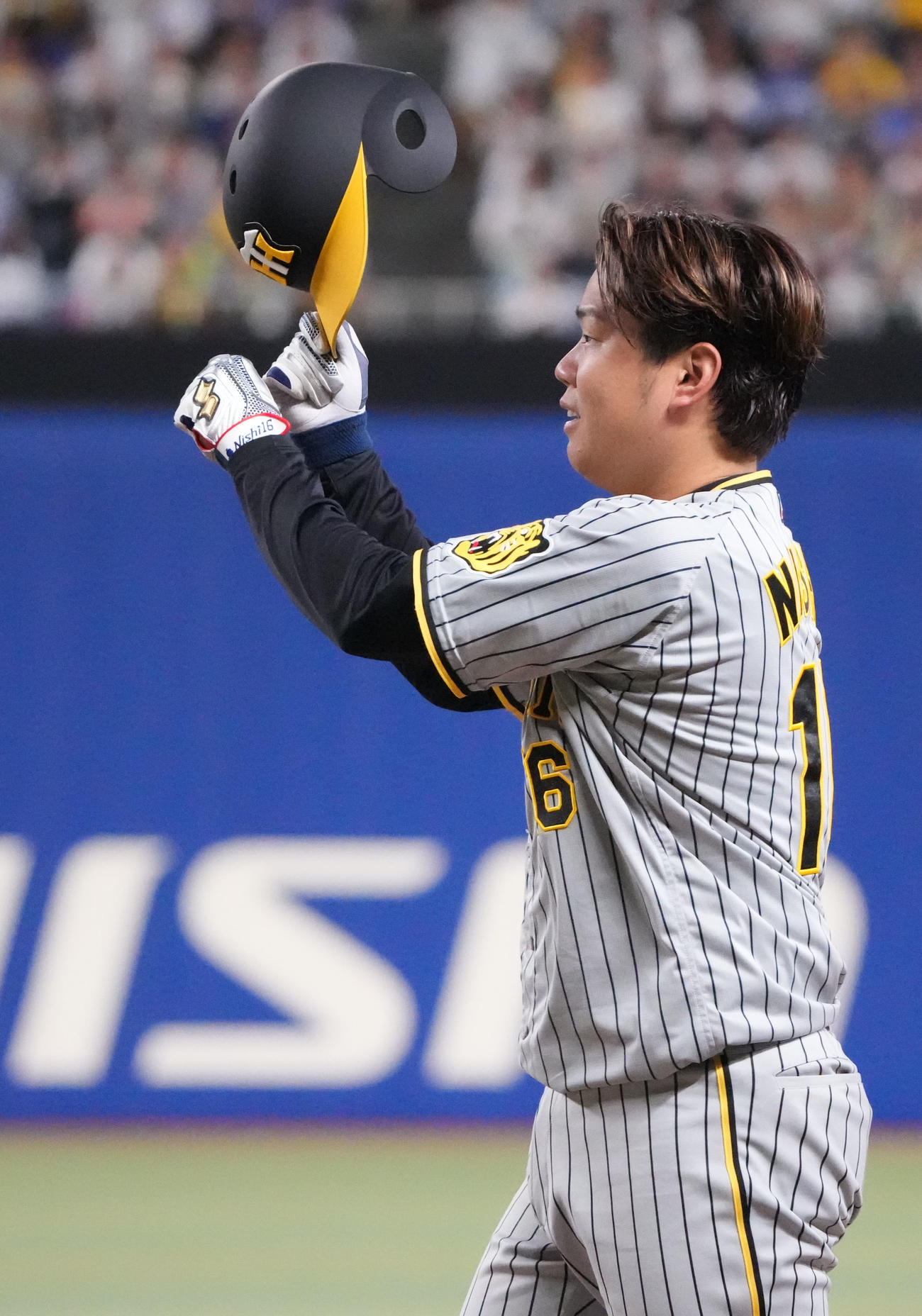 中日対阪神　4回表阪神無死満塁、右前適時打を放った西勇（撮影・森本幸一）