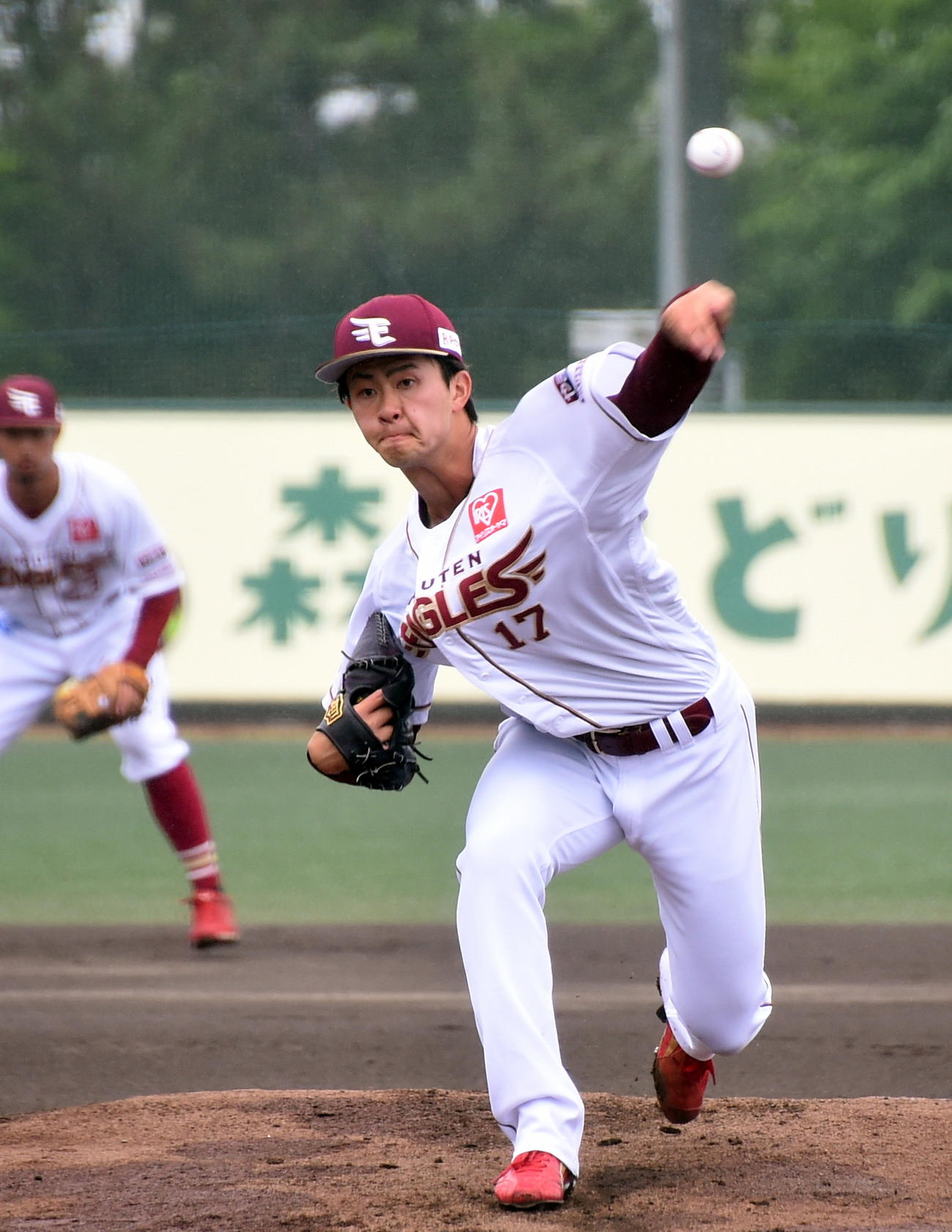 楽天対巨人　力投する楽天古謝（撮影・山田愛斗）