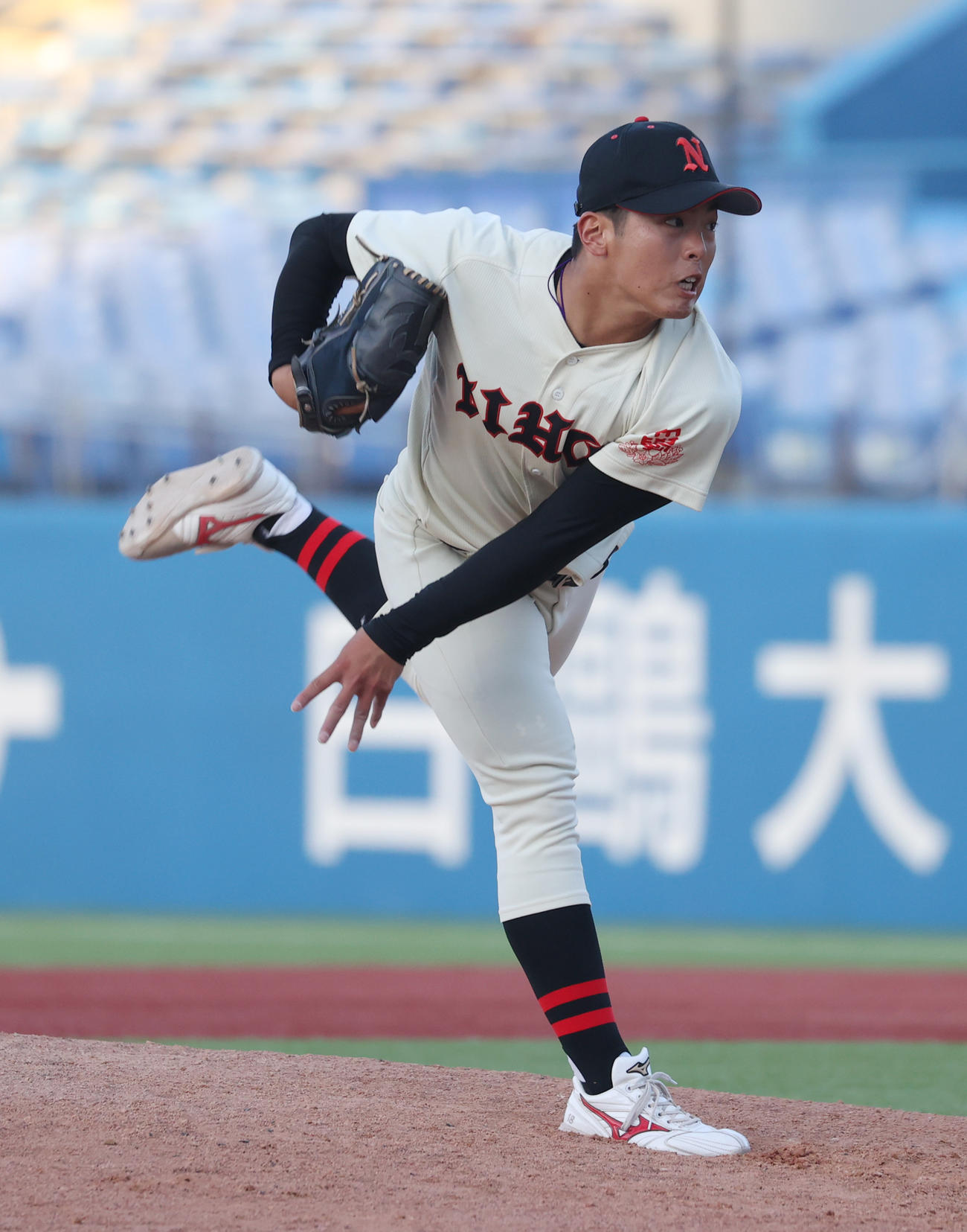 日大対青学大　5回から登板し勝利投手になった山内翔（撮影・柴田隆二）